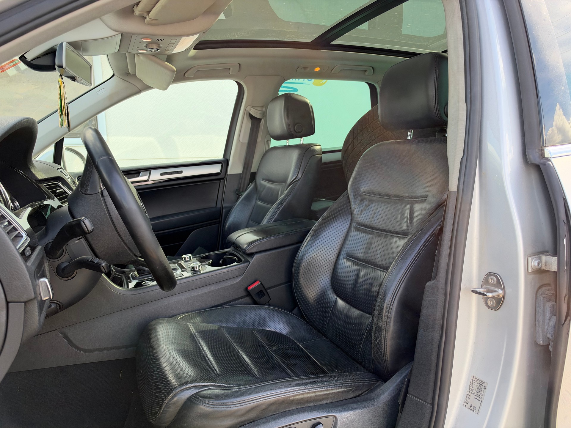 VW Touareg 3.0 TDI BlueMotion Technology Tiptronic-image-13