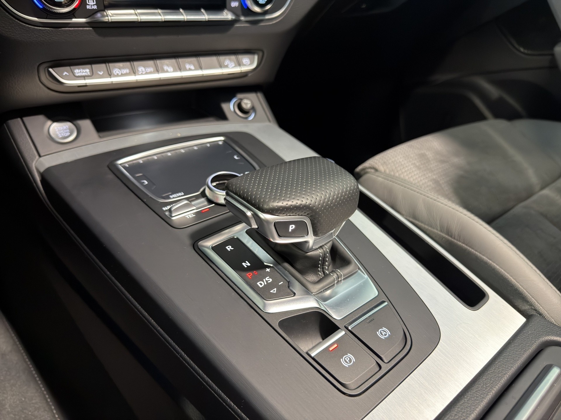 AUDI Q5 2.0 TDI Sline quattro S-tronic-image-11