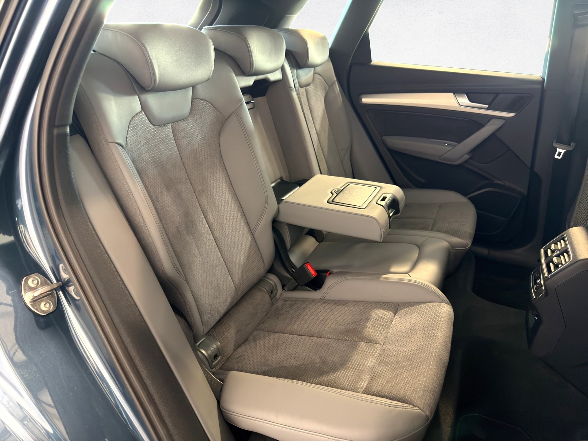 AUDI Q5 2.0 TDI Sline quattro S-tronic-image-14