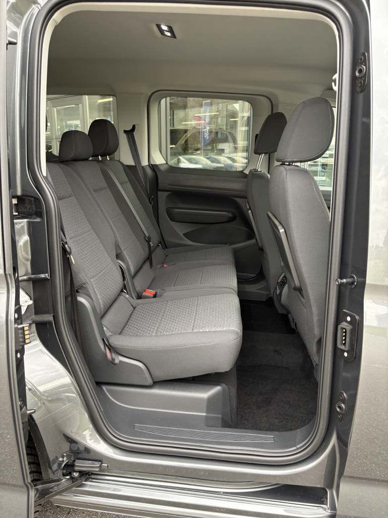 FORD TOURNEO Connect 2.0 EcoBlue 122 Titanium-image-11