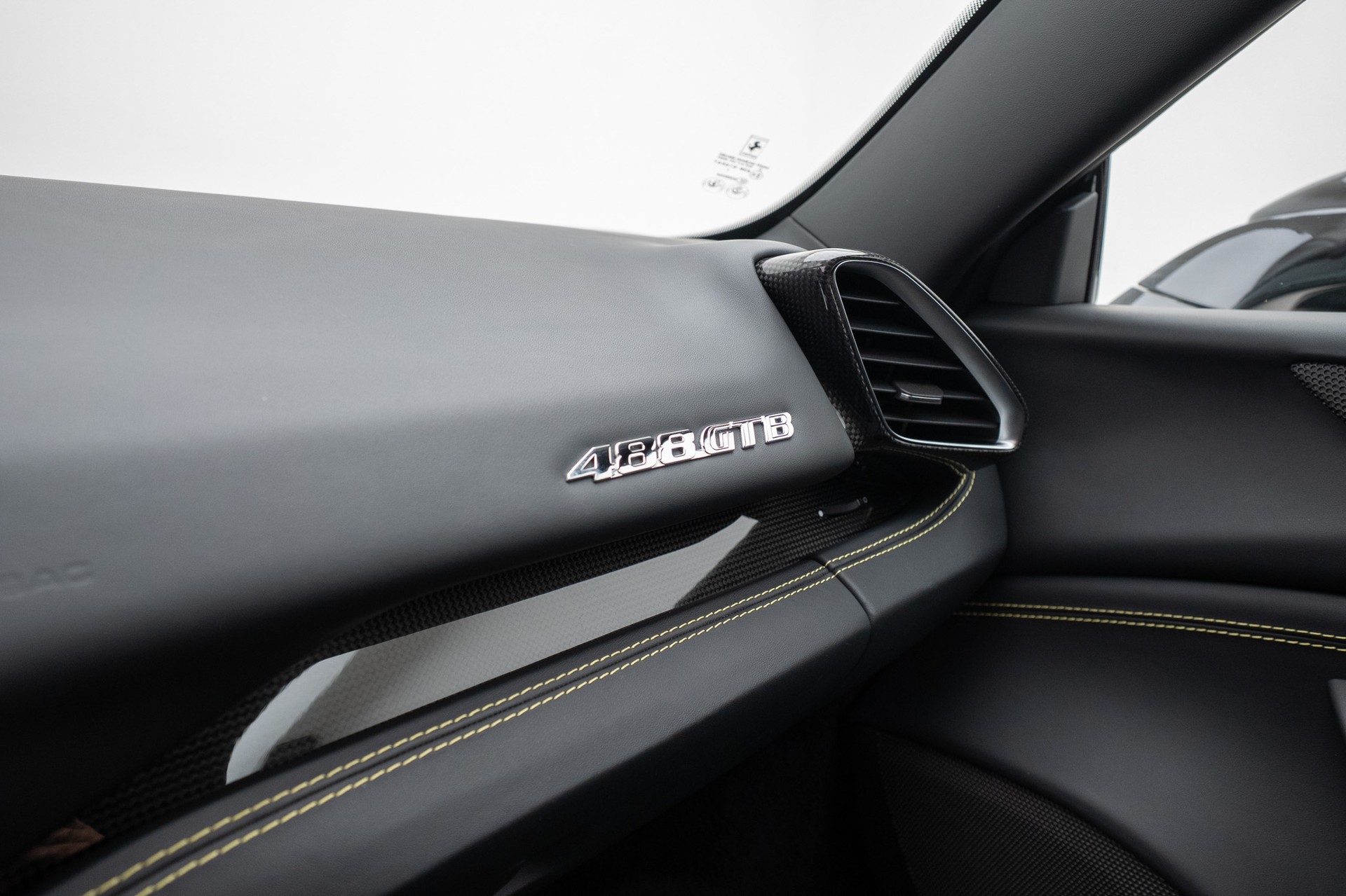 FERRARI 488 GTB 3.9 V8-image-9