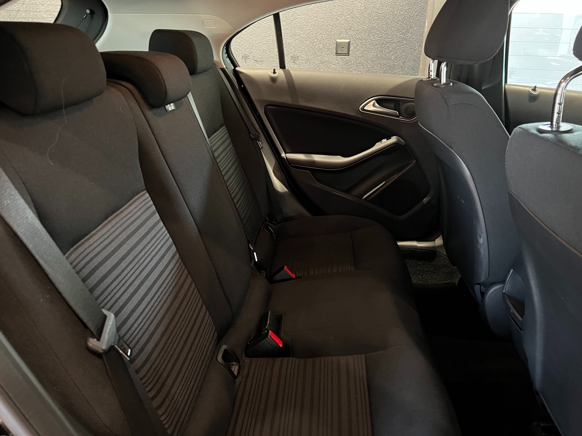 MERCEDES-BENZ A 180 7G-DCT-image-11