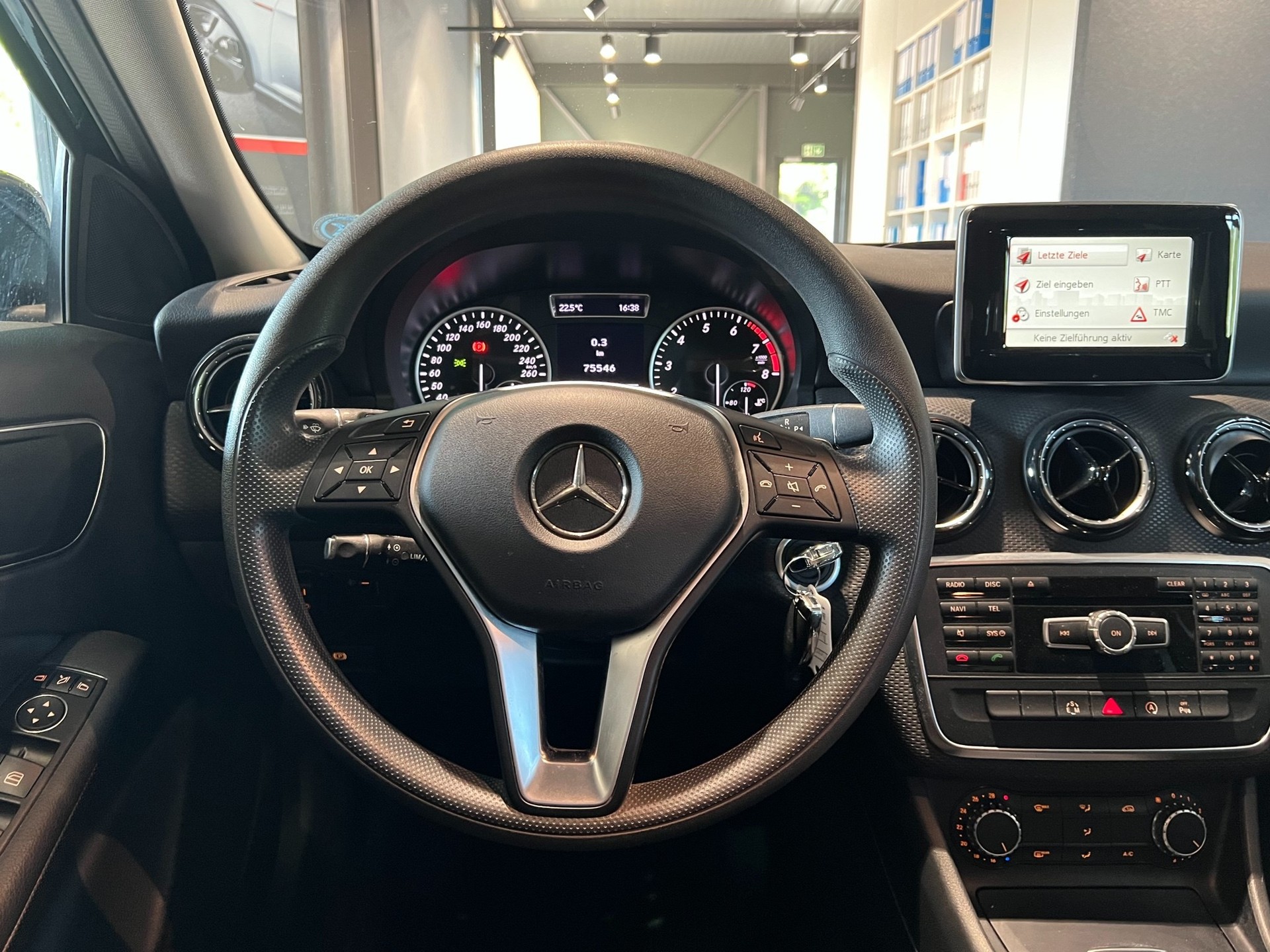 MERCEDES-BENZ A 180 7G-DCT-image-8