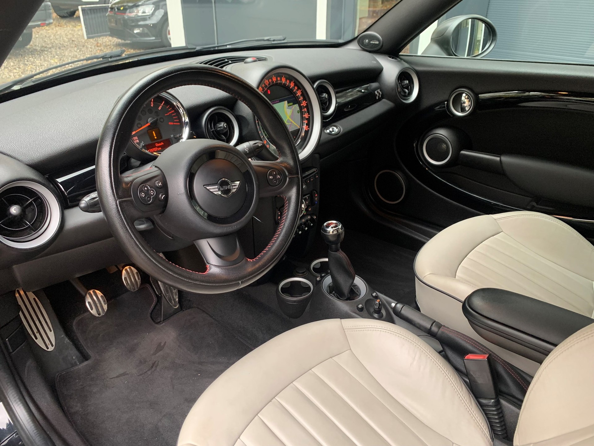 MINI Cooper John Cooper Works Roadster-image-7
