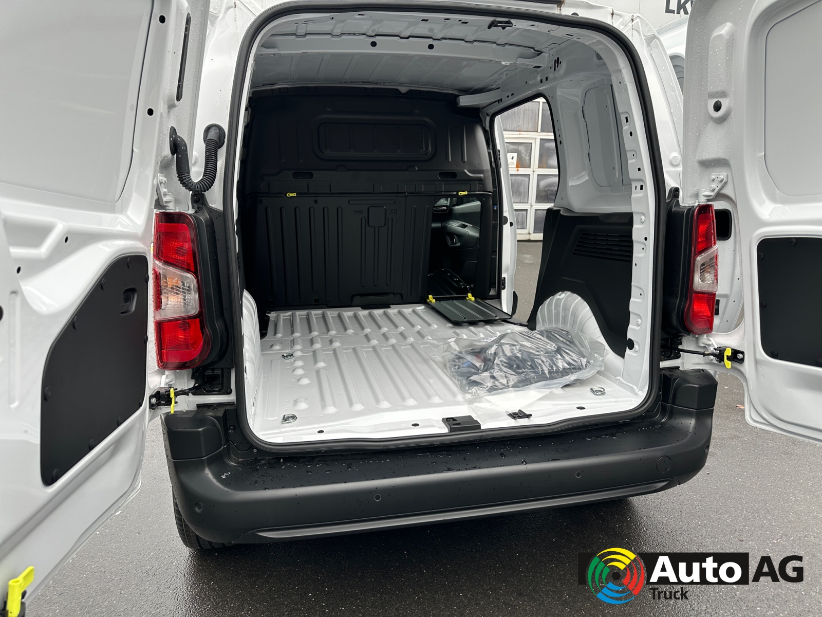 PEUGEOT Partner 1.5 Blue HDi s/s Premium 1000kg EAT8-image-7