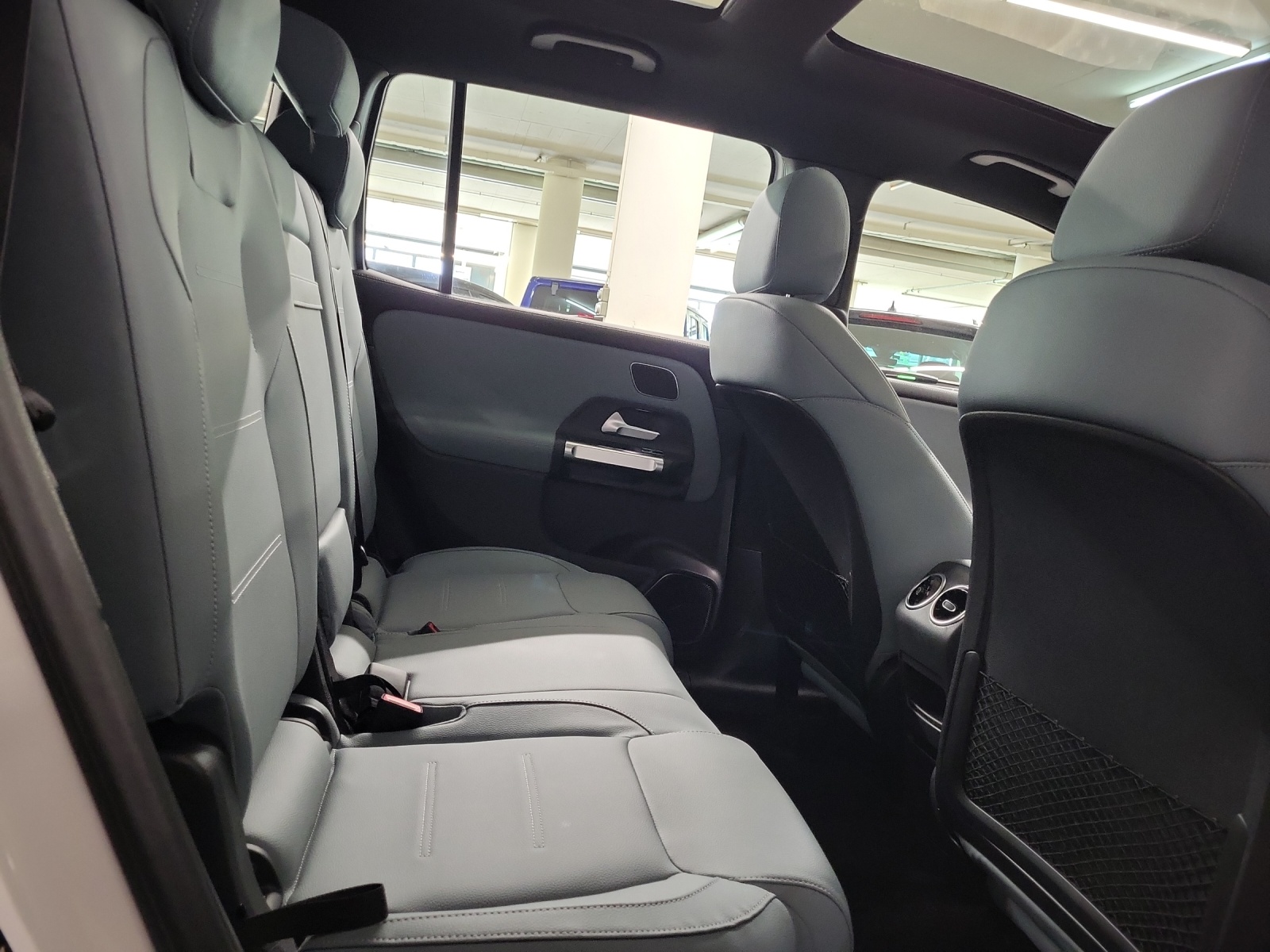 MERCEDES-BENZ GLB 200-image-9
