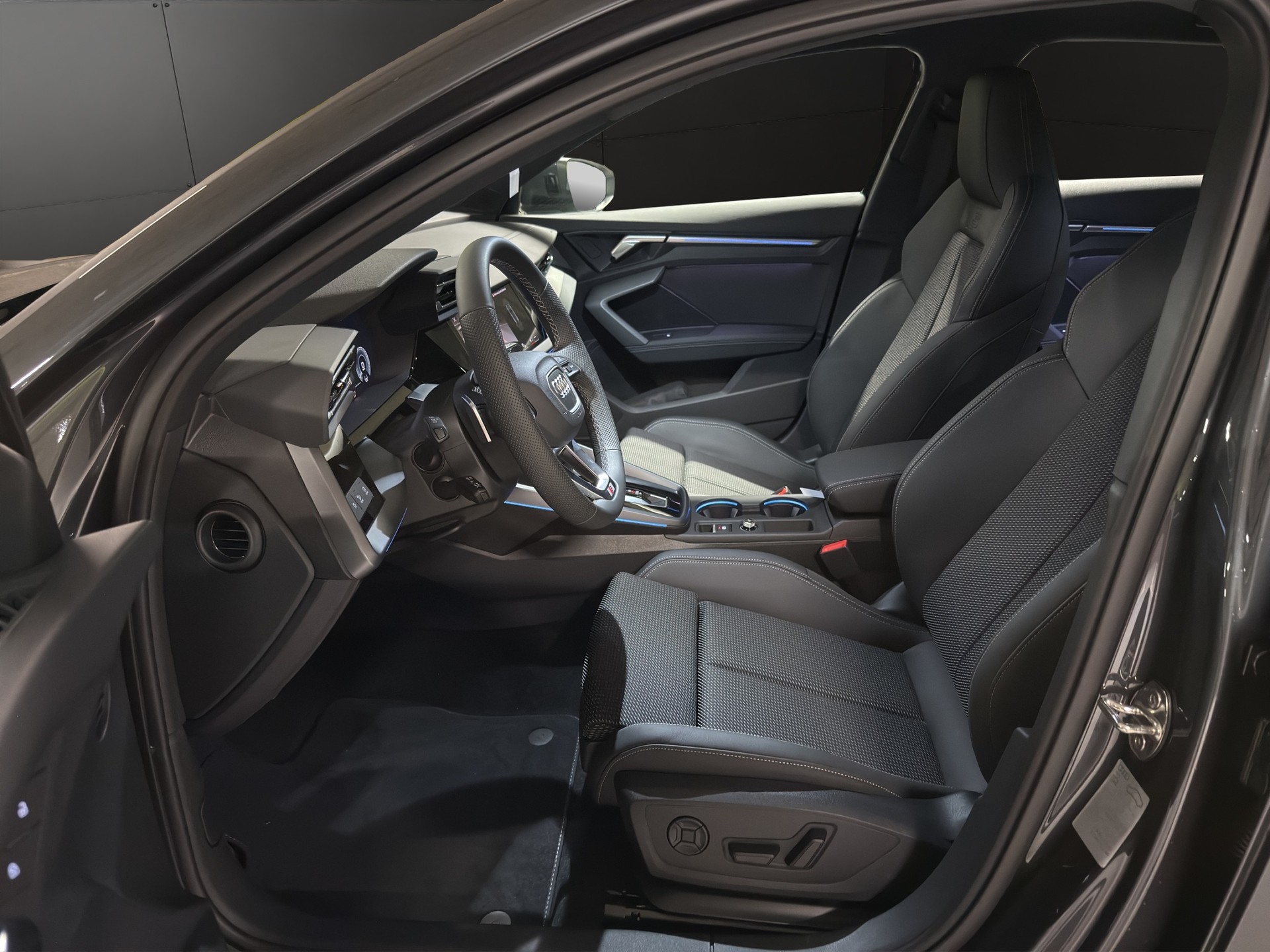 AUDI A3 Allstreet 40 TFSI e Attraction S-tronic-image-16