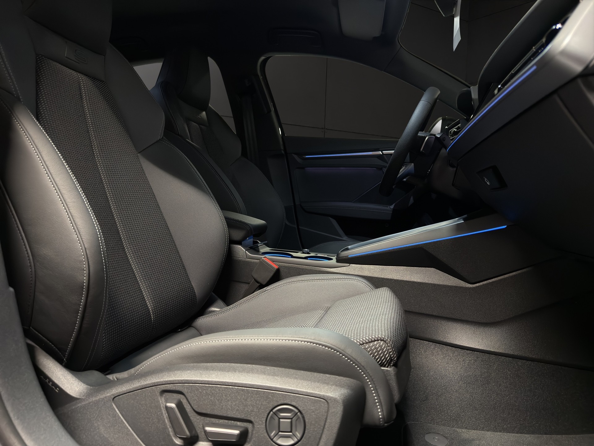 AUDI A3 Allstreet 40 TFSI e Attraction S-tronic-image-4