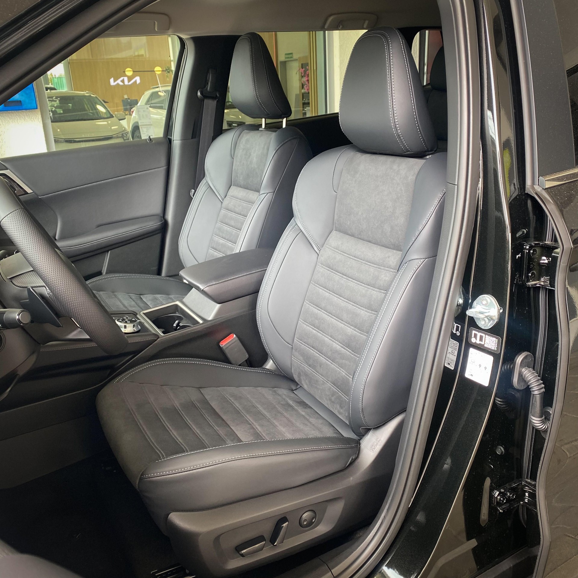 MITSUBISHI Outlander 2.4 PHEV Intense 4x4-image-10