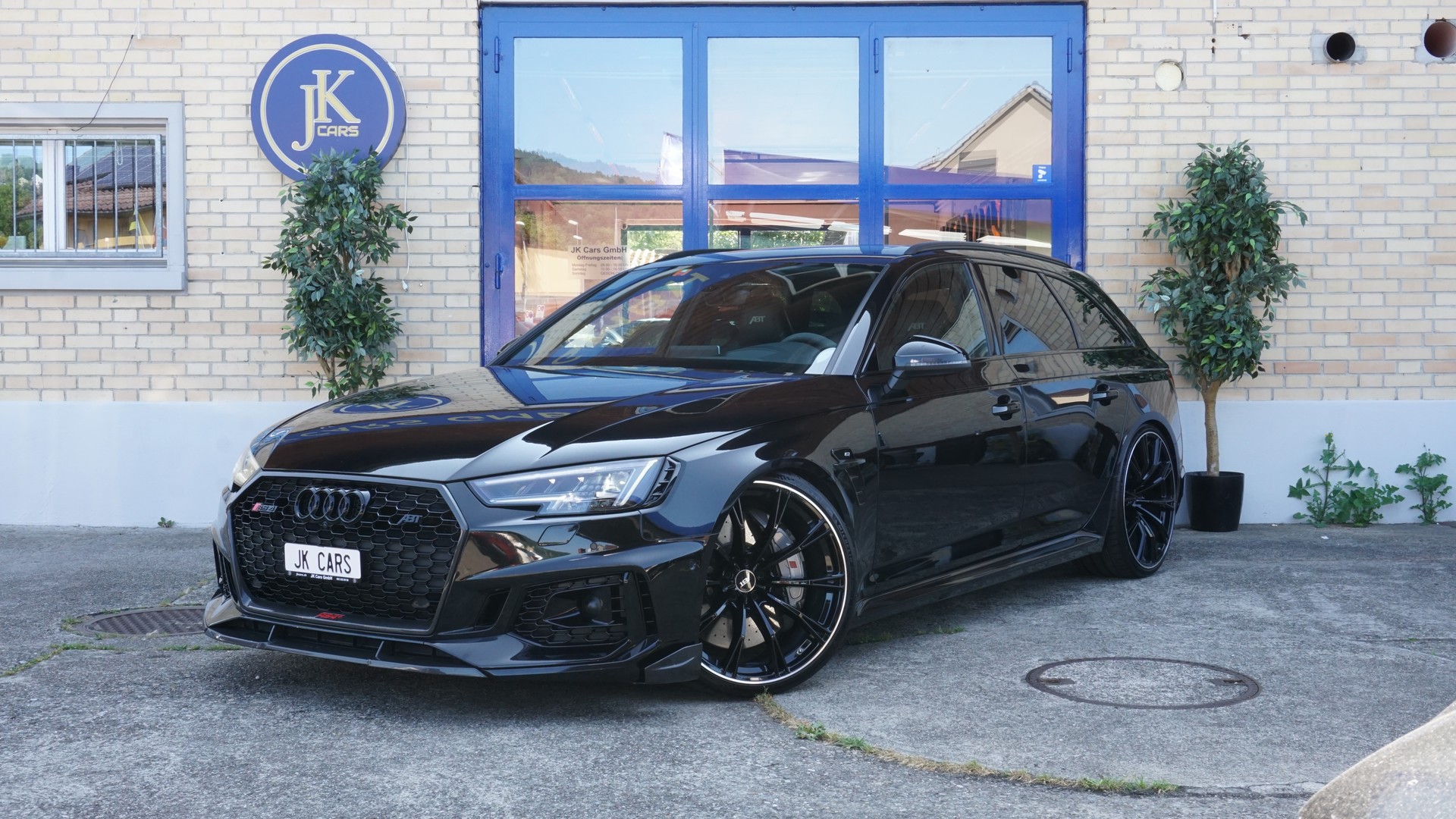 AUDI RS4 ABT RS4+ 1 of 50-showroom-element-1