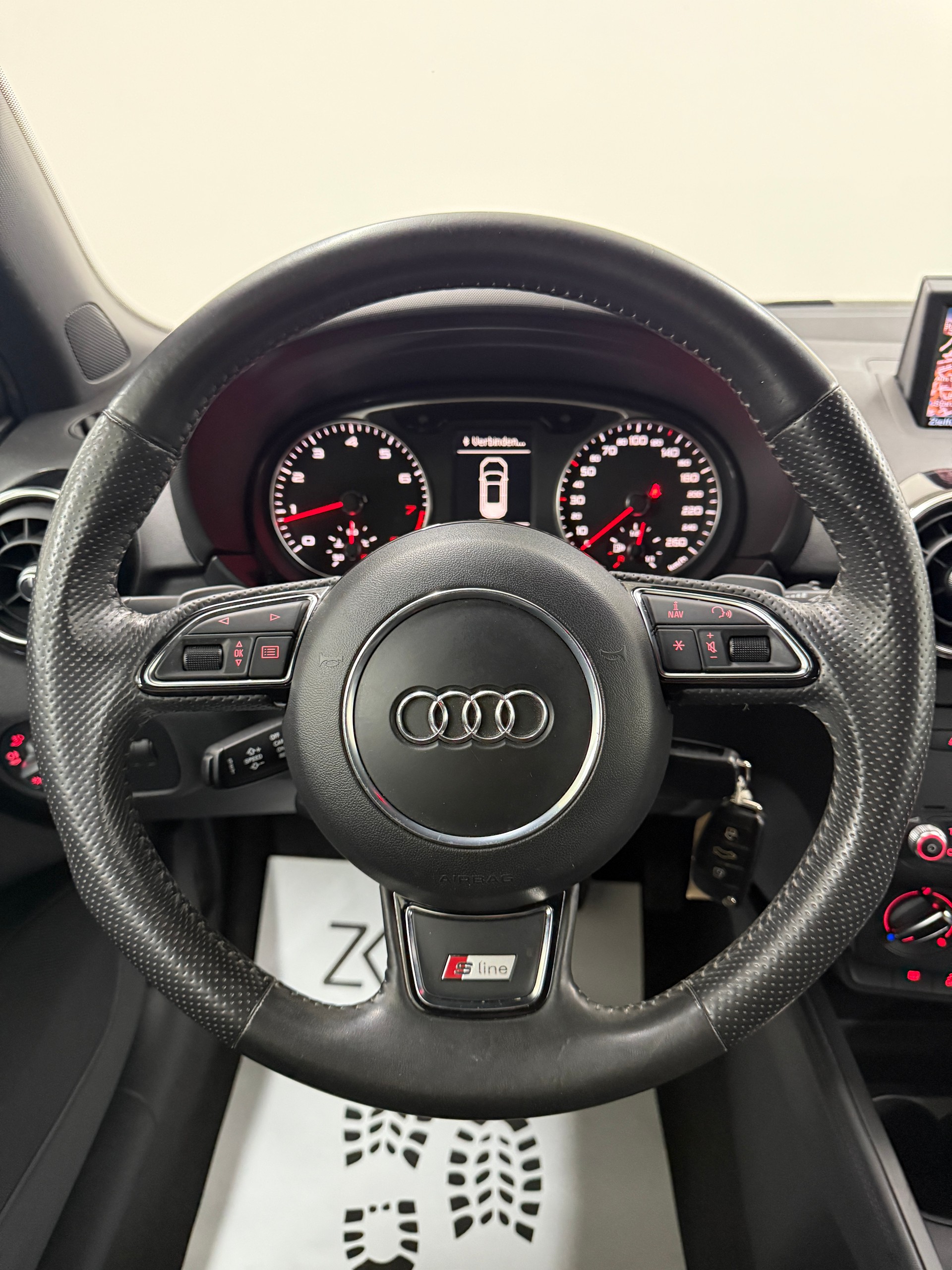 AUDI A1 Sport 1.4 TFSI S-Line 185PS S-tronic GLETSCHERWEISS PERL-image-11
