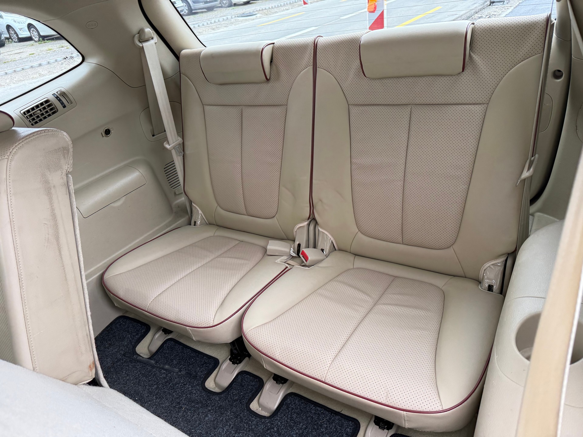 HYUNDAI Santa Fe 2.2 CRDi Premium 4WD Automatic-image-10