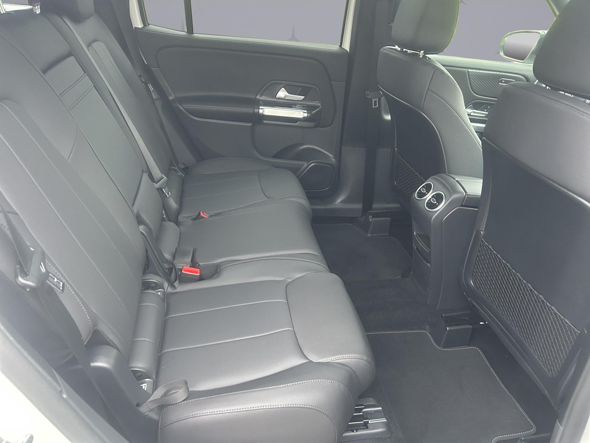 MERCEDES-BENZ GLB 250 Progressive 4matic-image-17