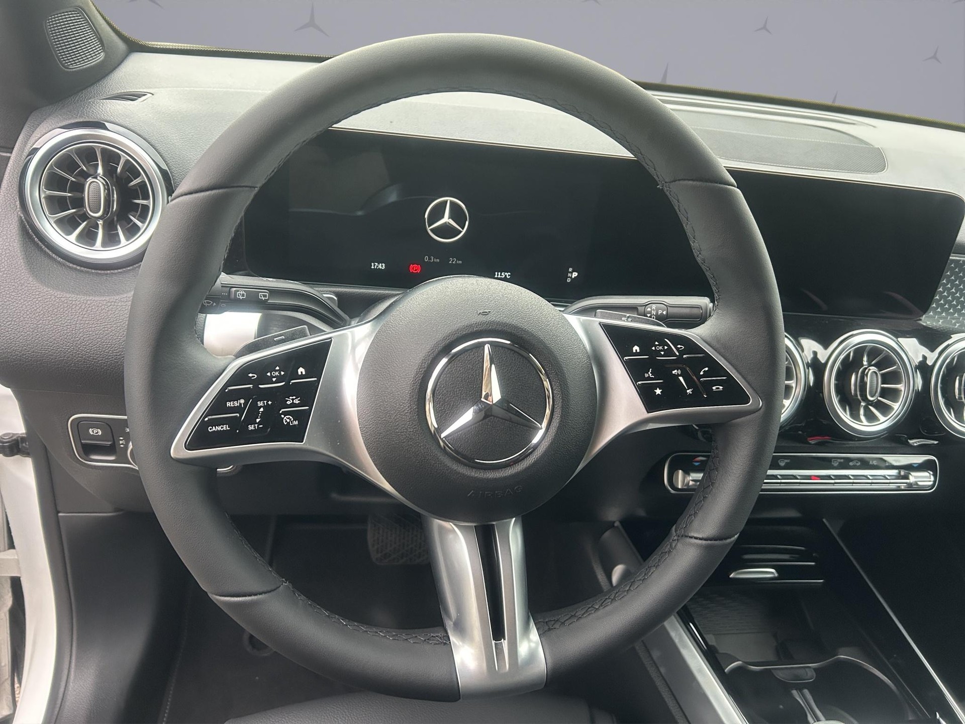 MERCEDES-BENZ GLB 250 Progressive 4matic-image-11