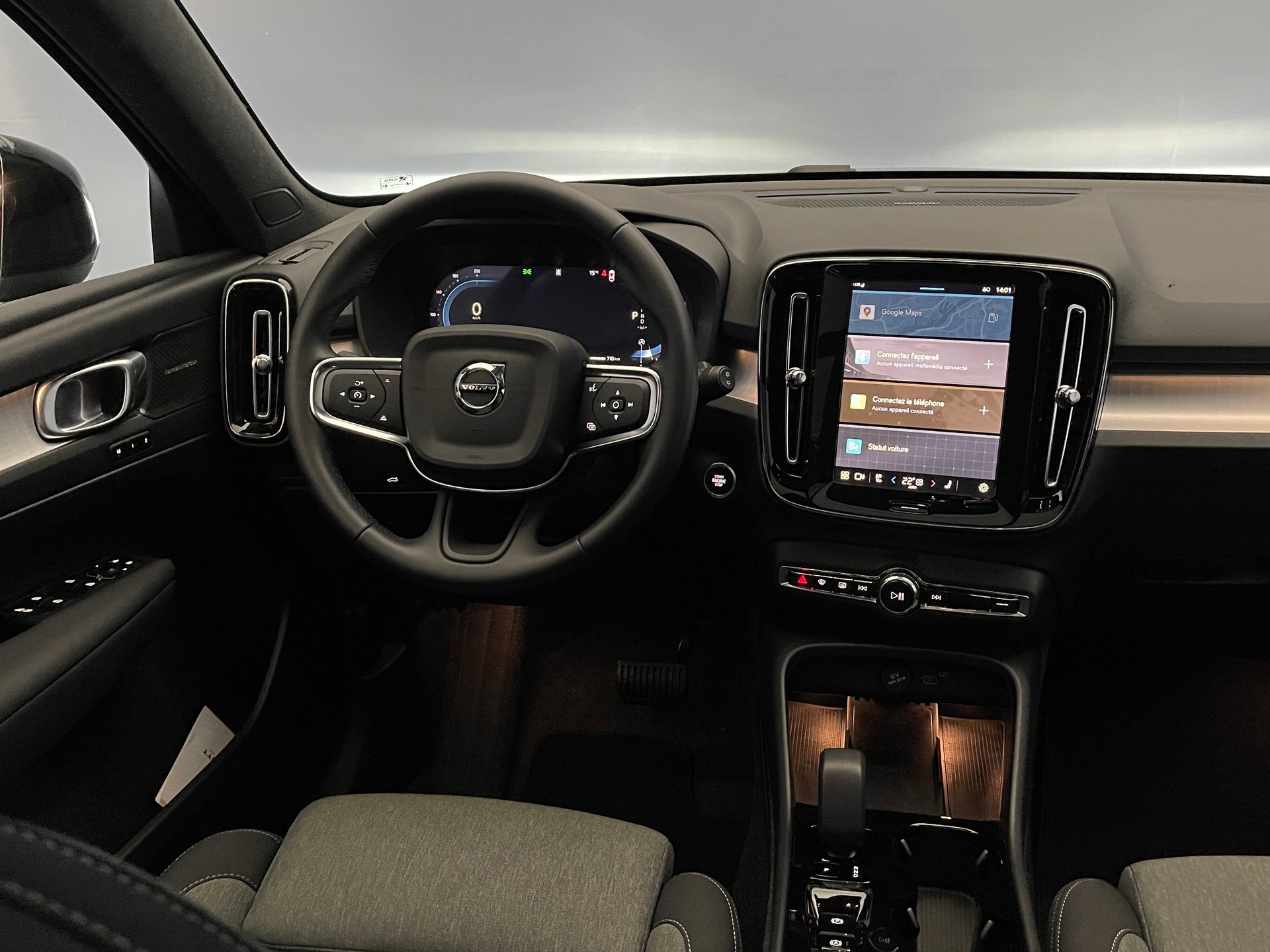 VOLVO XC40 2.0 B3 MH Plus Dark-image-12