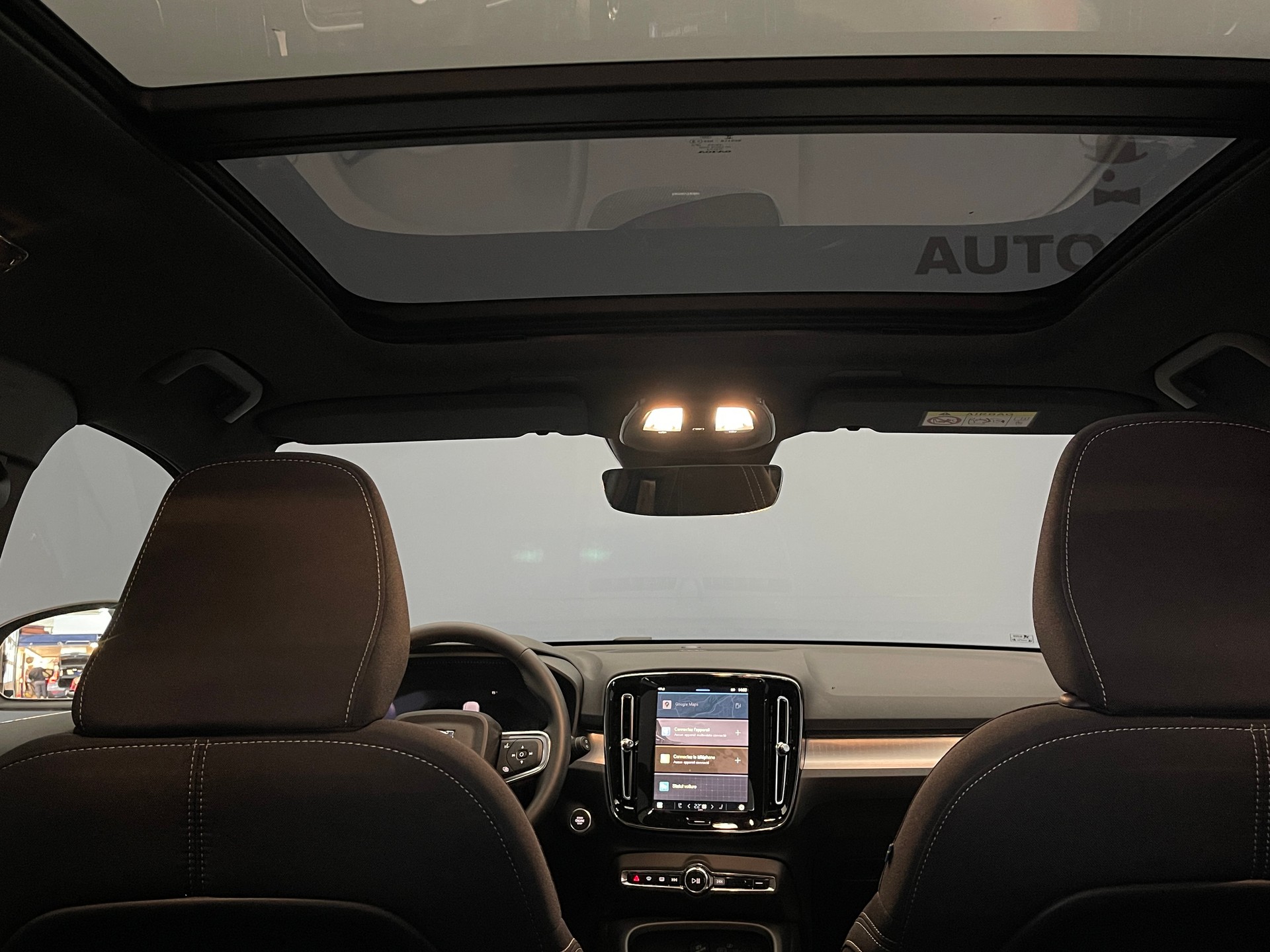 VOLVO XC40 2.0 B3 MH Plus Dark-image-10