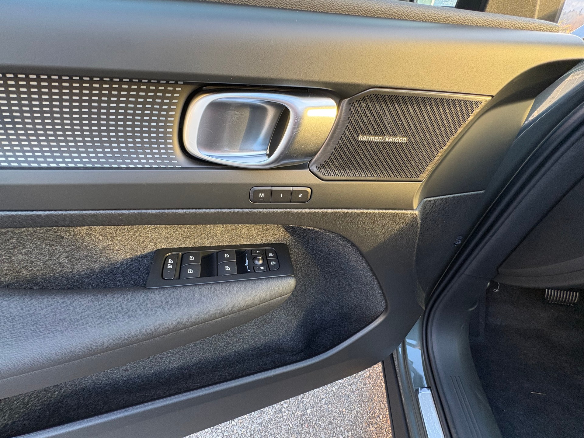 VOLVO EX40 82kWh Twin Motor AWD Ultra Xcentric Edition-image-17