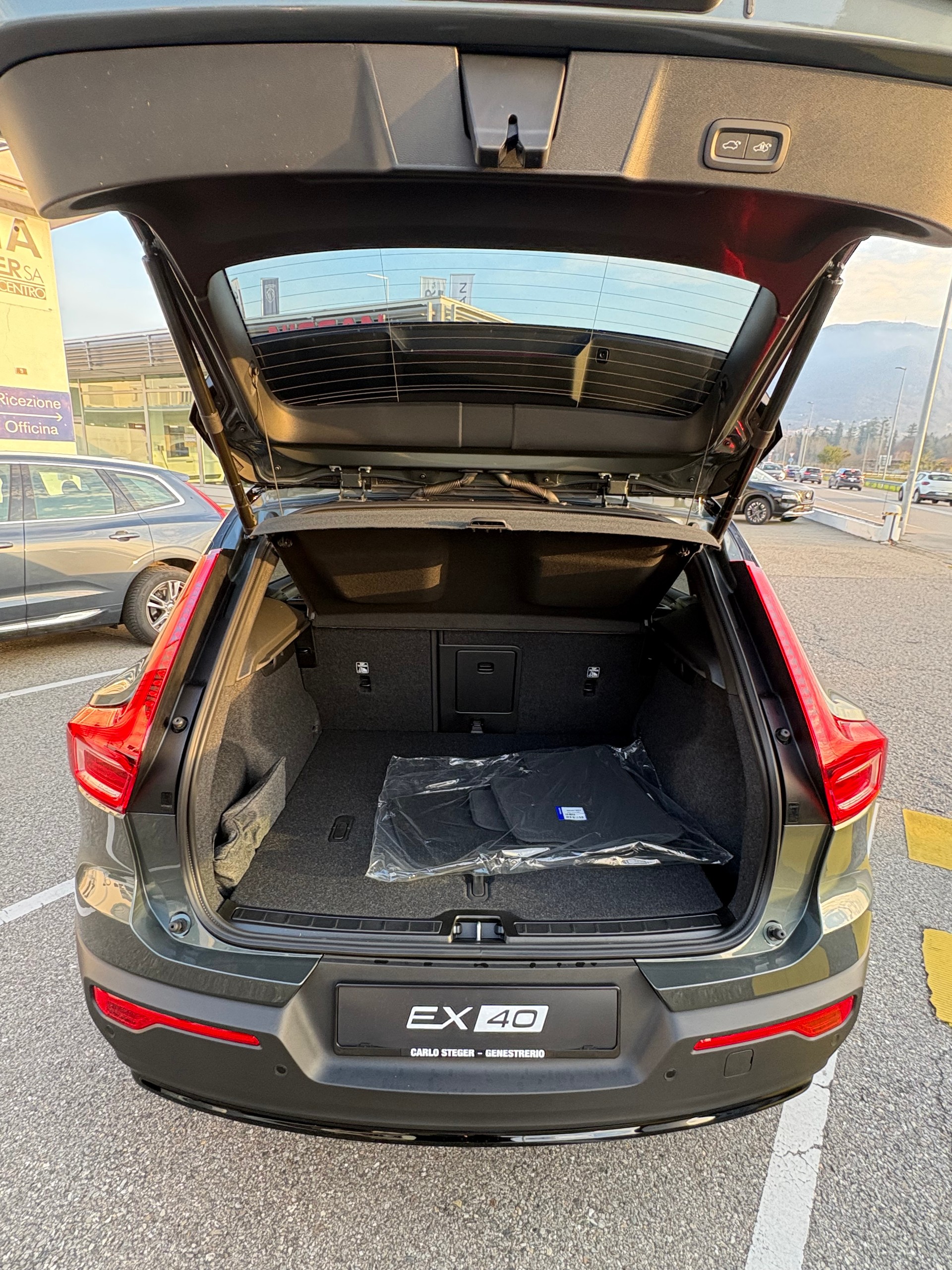 VOLVO EX40 82kWh Twin Motor AWD Ultra Xcentric Edition-image-15