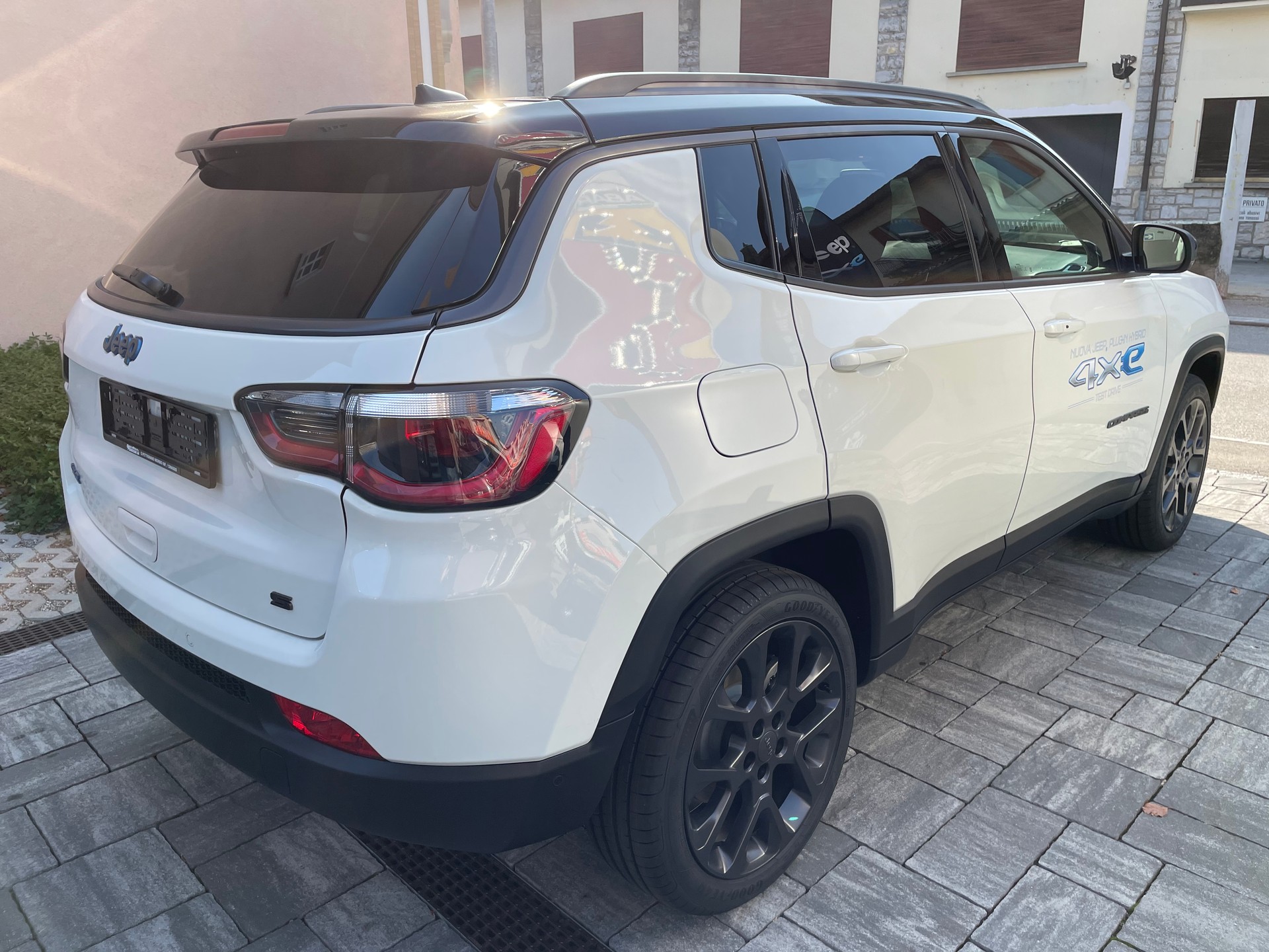 JEEP Compass 1.3 T PHEV S AWD-image-4