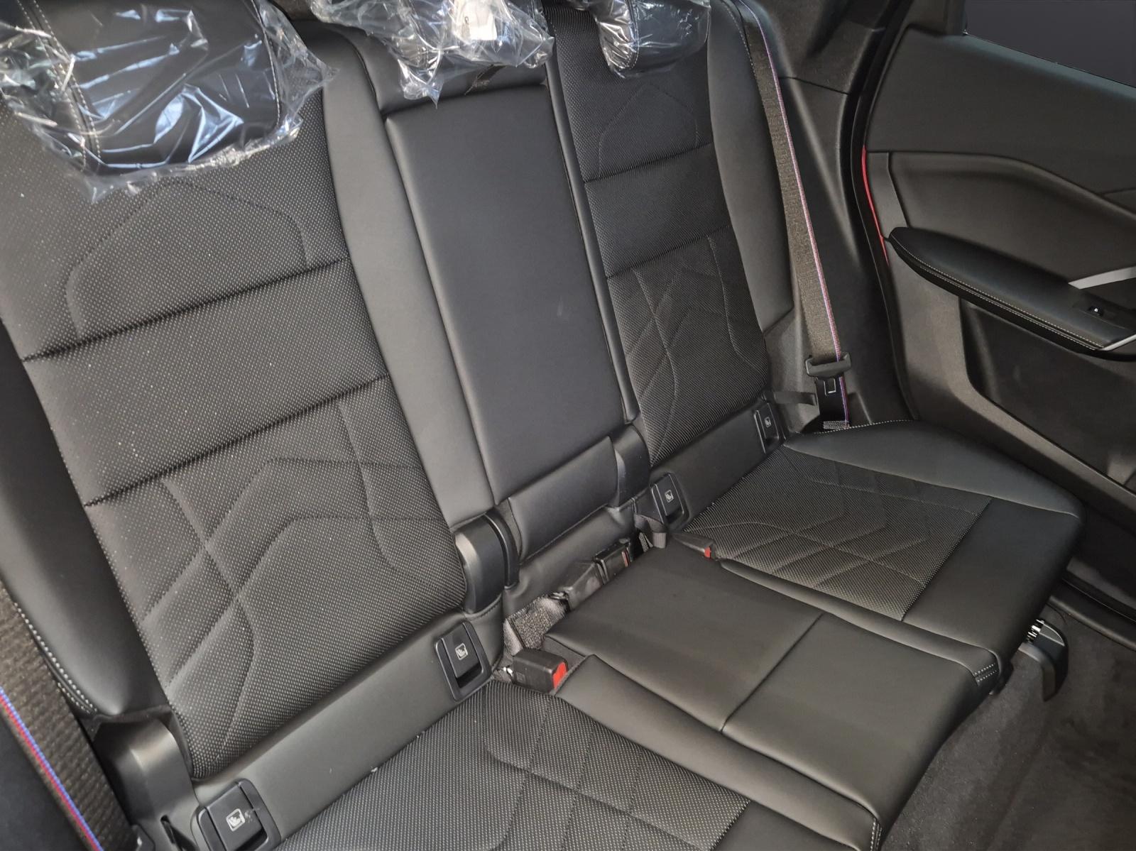 BMW X1 23i xDrive paddles-image-12