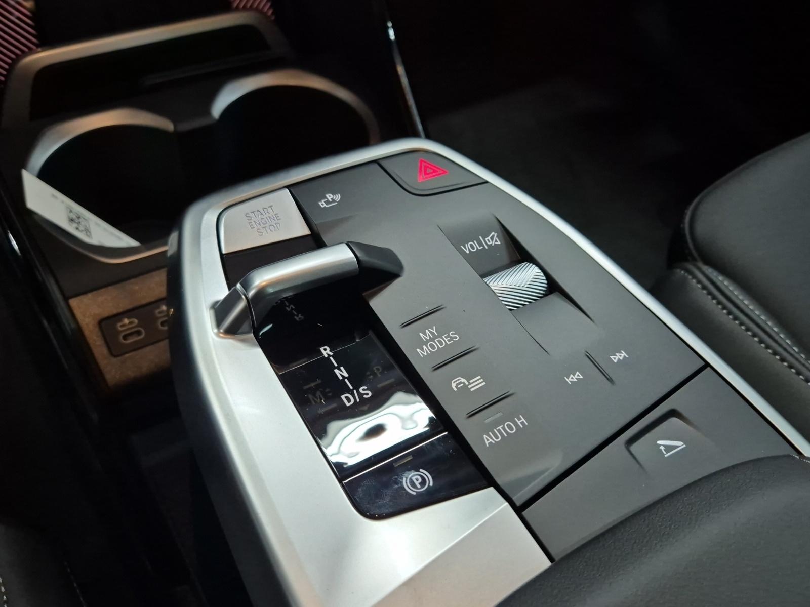 BMW X1 23i xDrive paddles-image-9