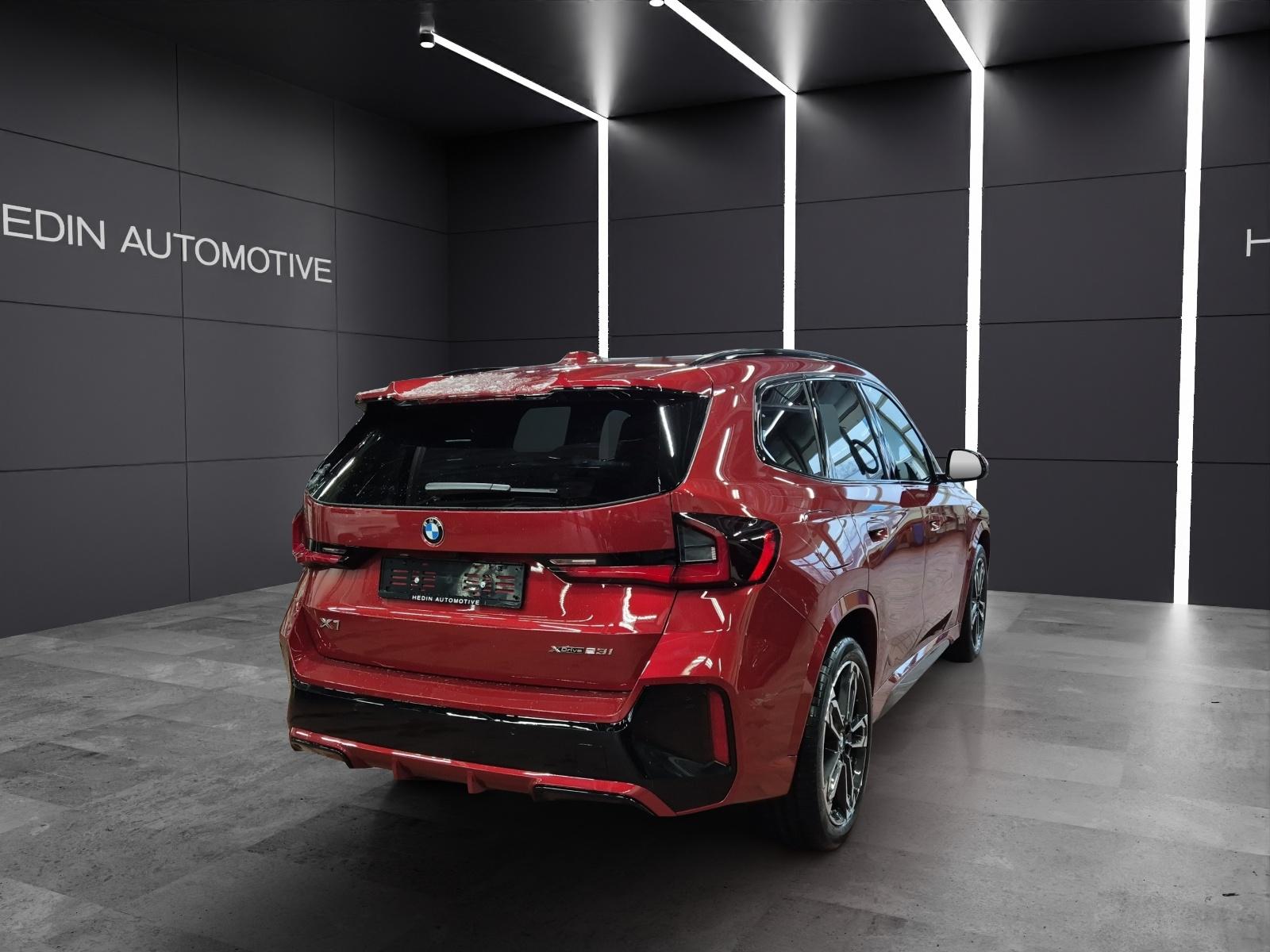 BMW X1 23i xDrive paddles-image-16