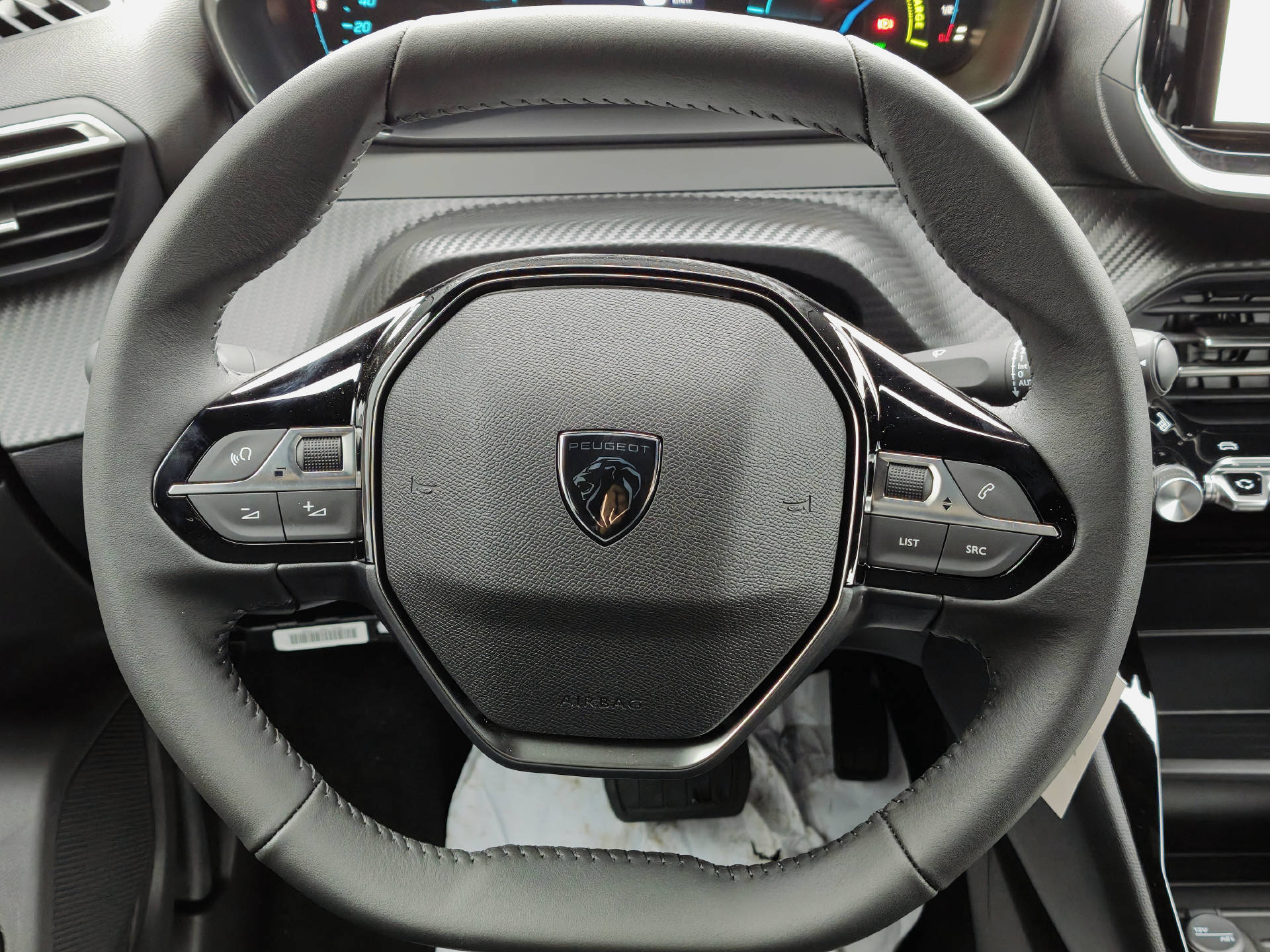 PEUGEOT 2008 e-Style-image-15