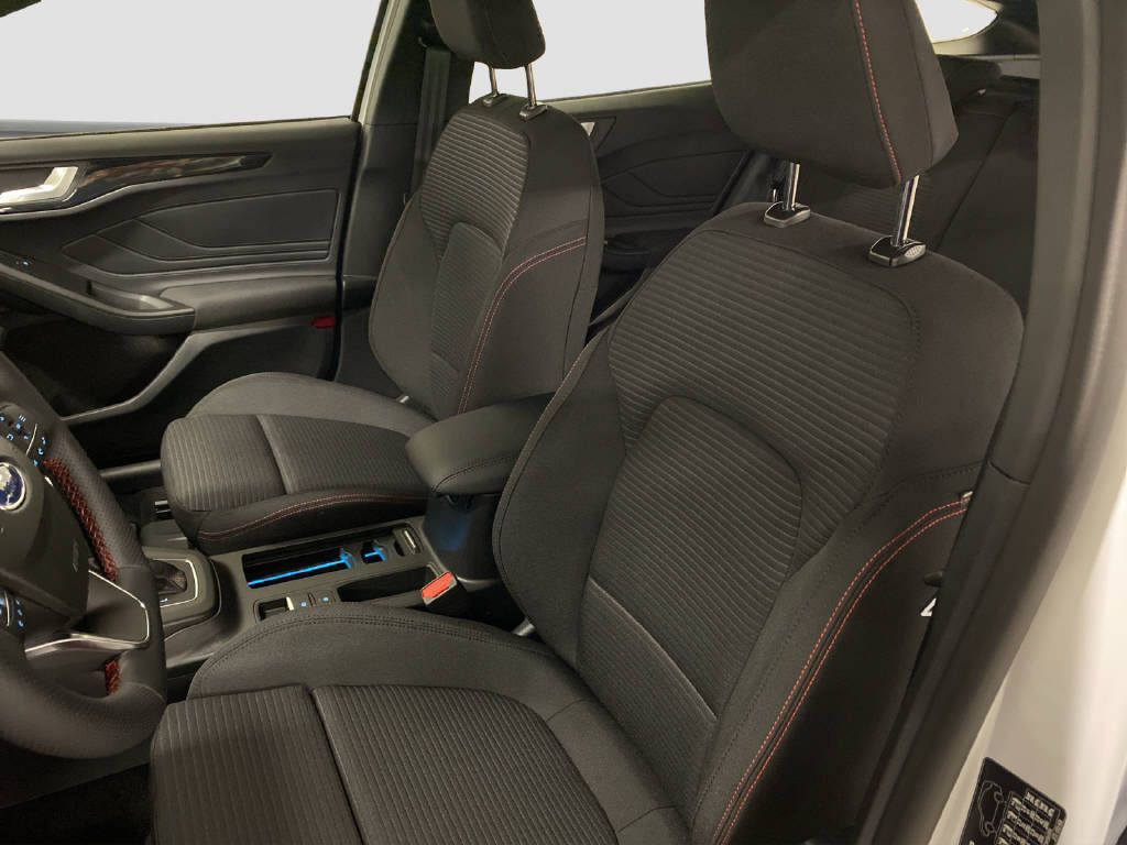 FORD Focus SW 1.0i EcoB Hybrid 155 ST-Line-image-5