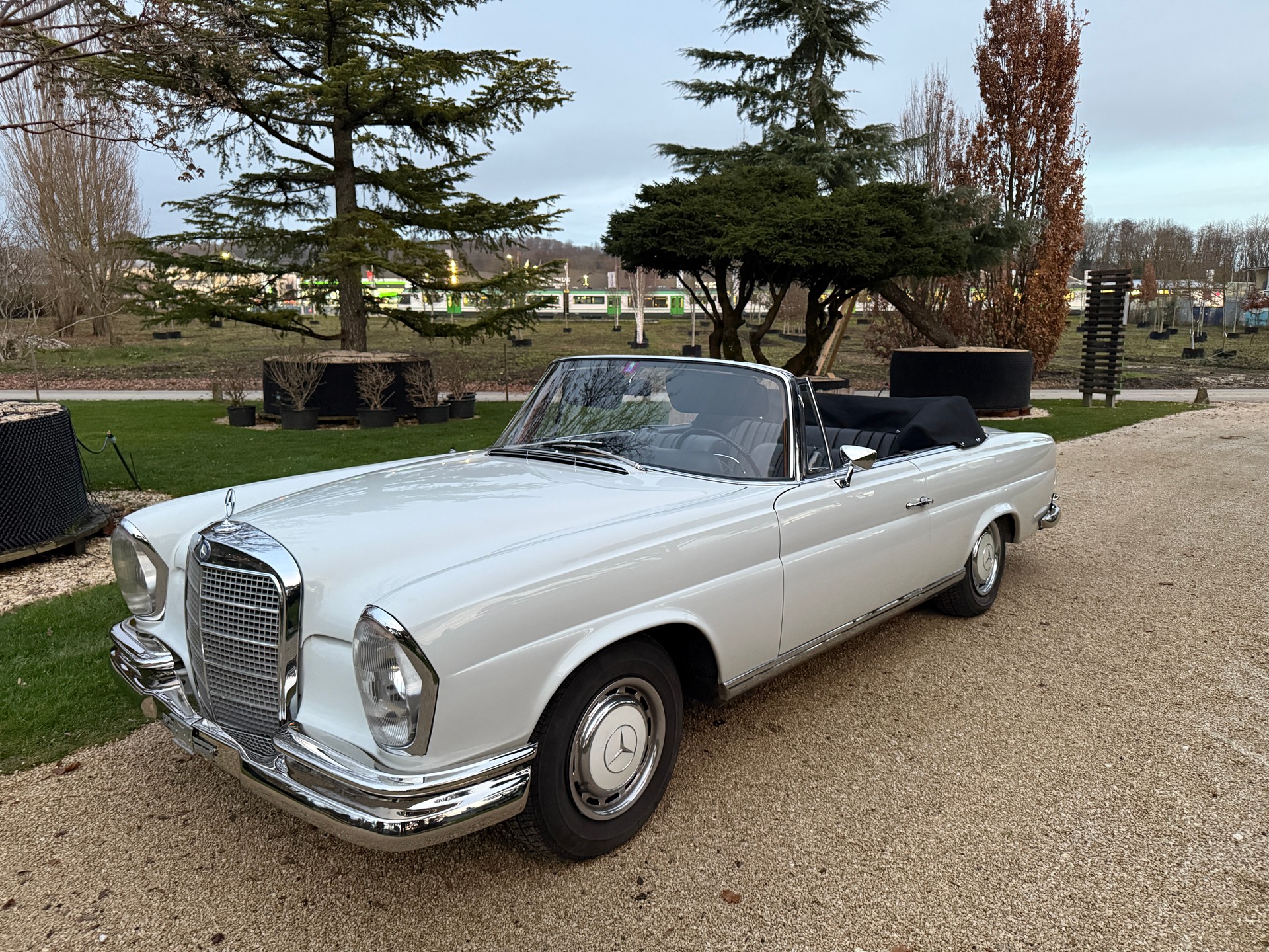 MERCEDES-BENZ 280 SE-image-1