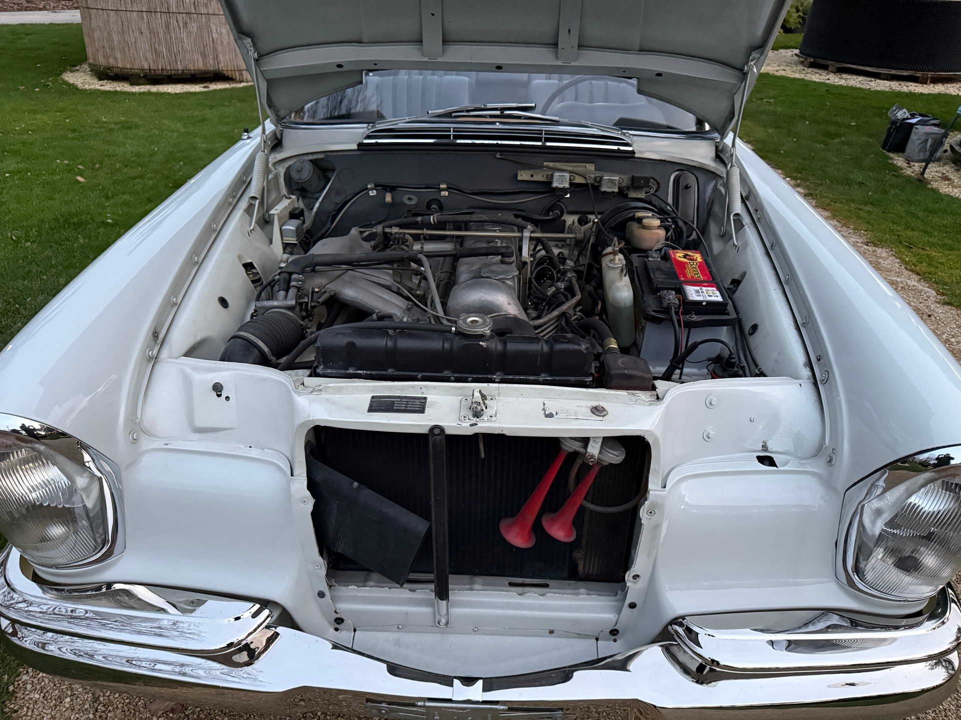 MERCEDES-BENZ 280 SE-image-12