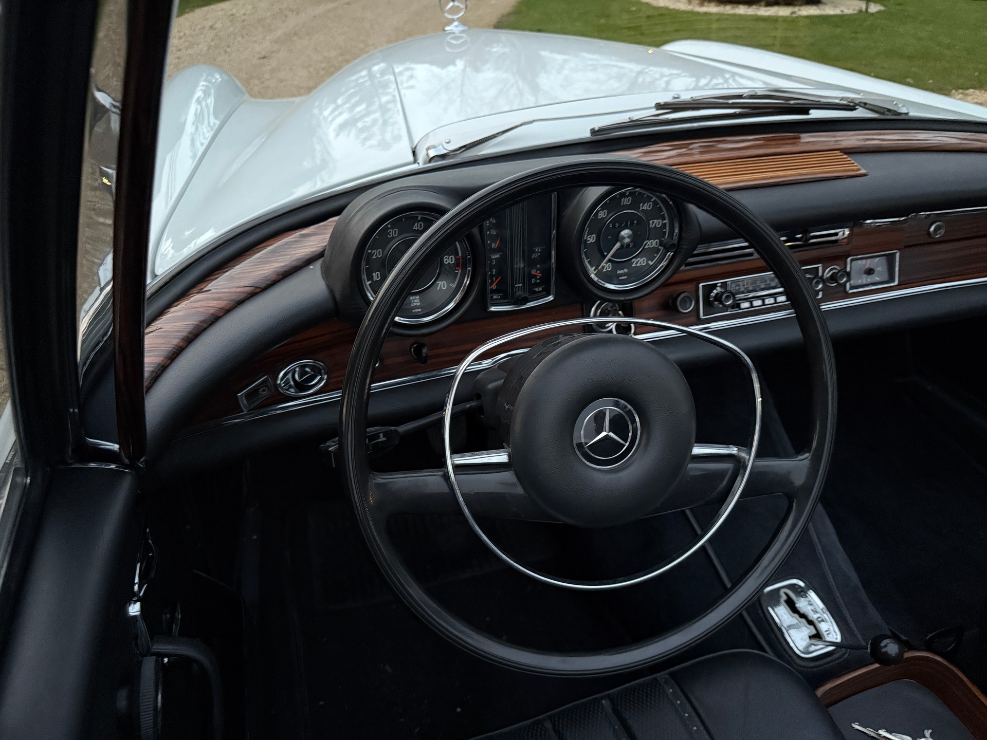 MERCEDES-BENZ 280 SE-image-10