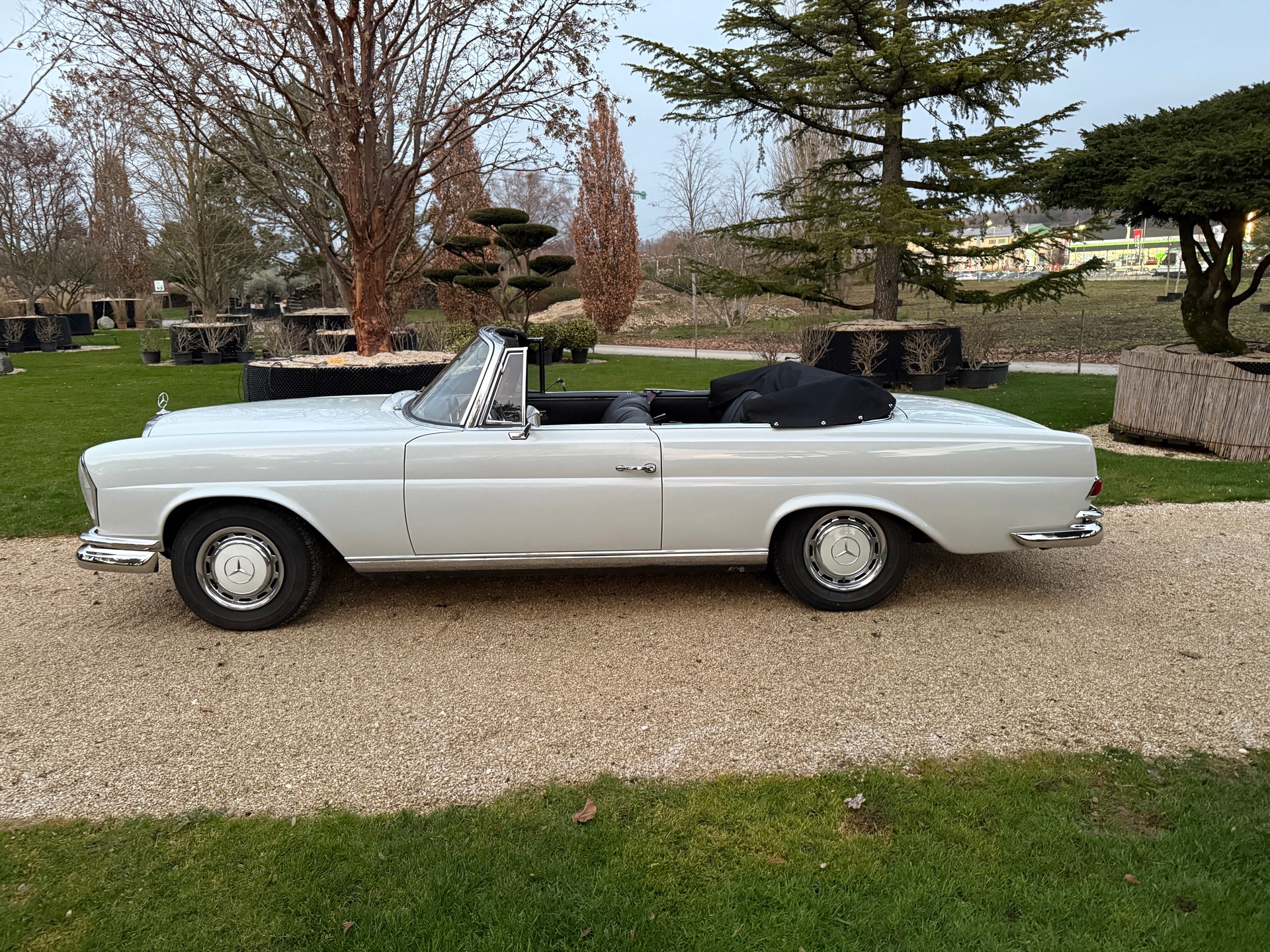 MERCEDES-BENZ 280 SE-image-0