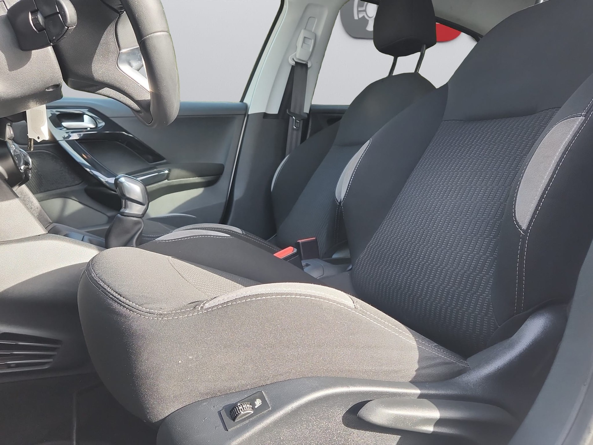 PEUGEOT 208 1.2 VTI Access-image-9