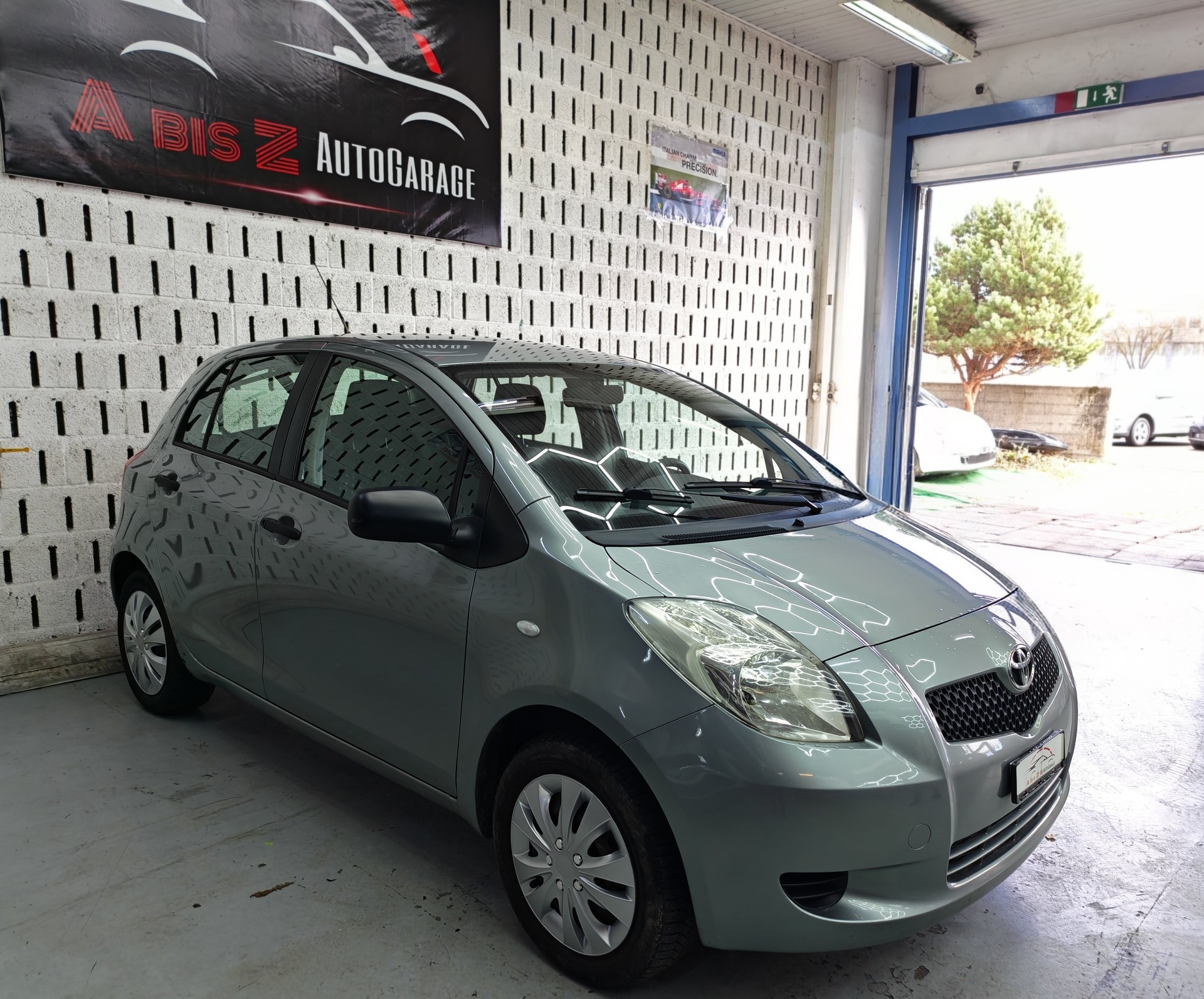 TOYOTA Yaris 1.0 Linea Luna-image-7