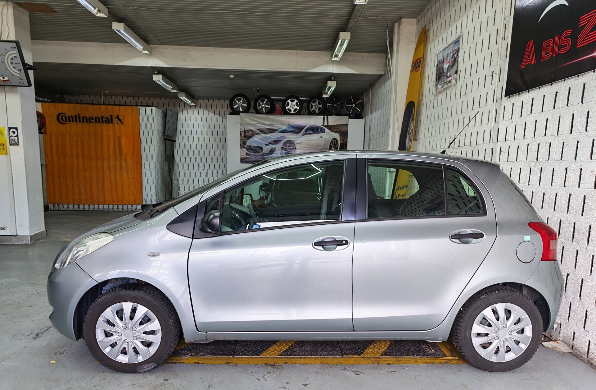 TOYOTA Yaris 1.0 Linea Luna-image-2