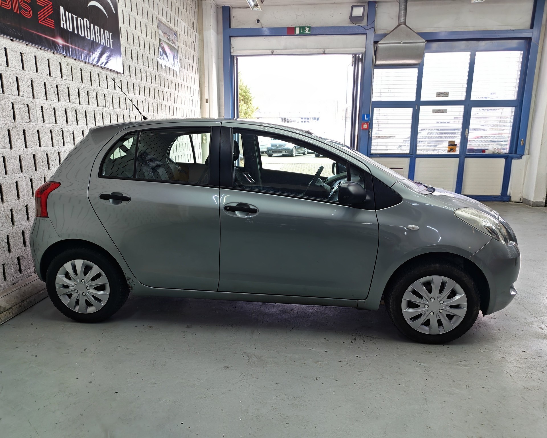TOYOTA Yaris 1.0 Linea Luna-image-6