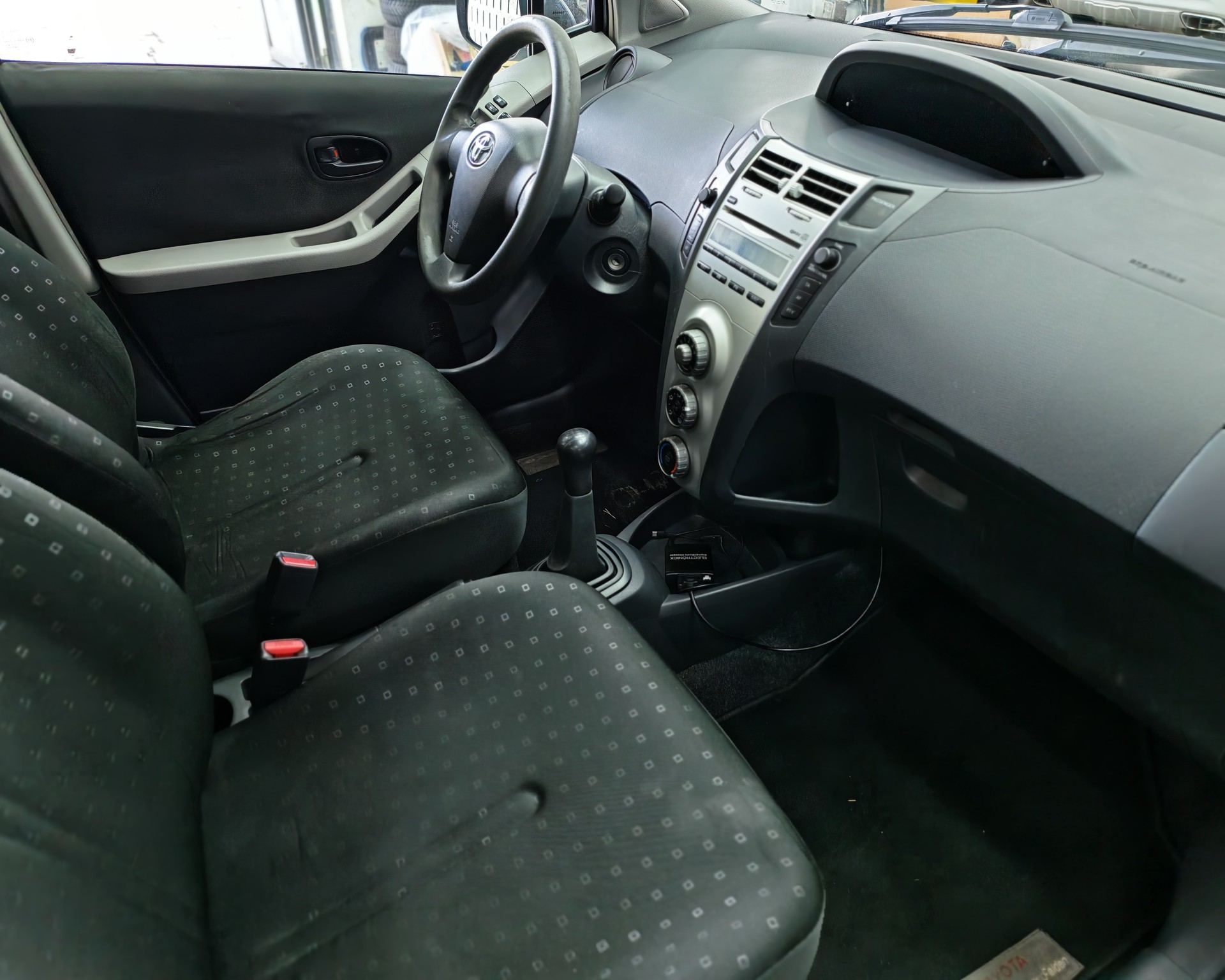 TOYOTA Yaris 1.0 Linea Luna-image-8