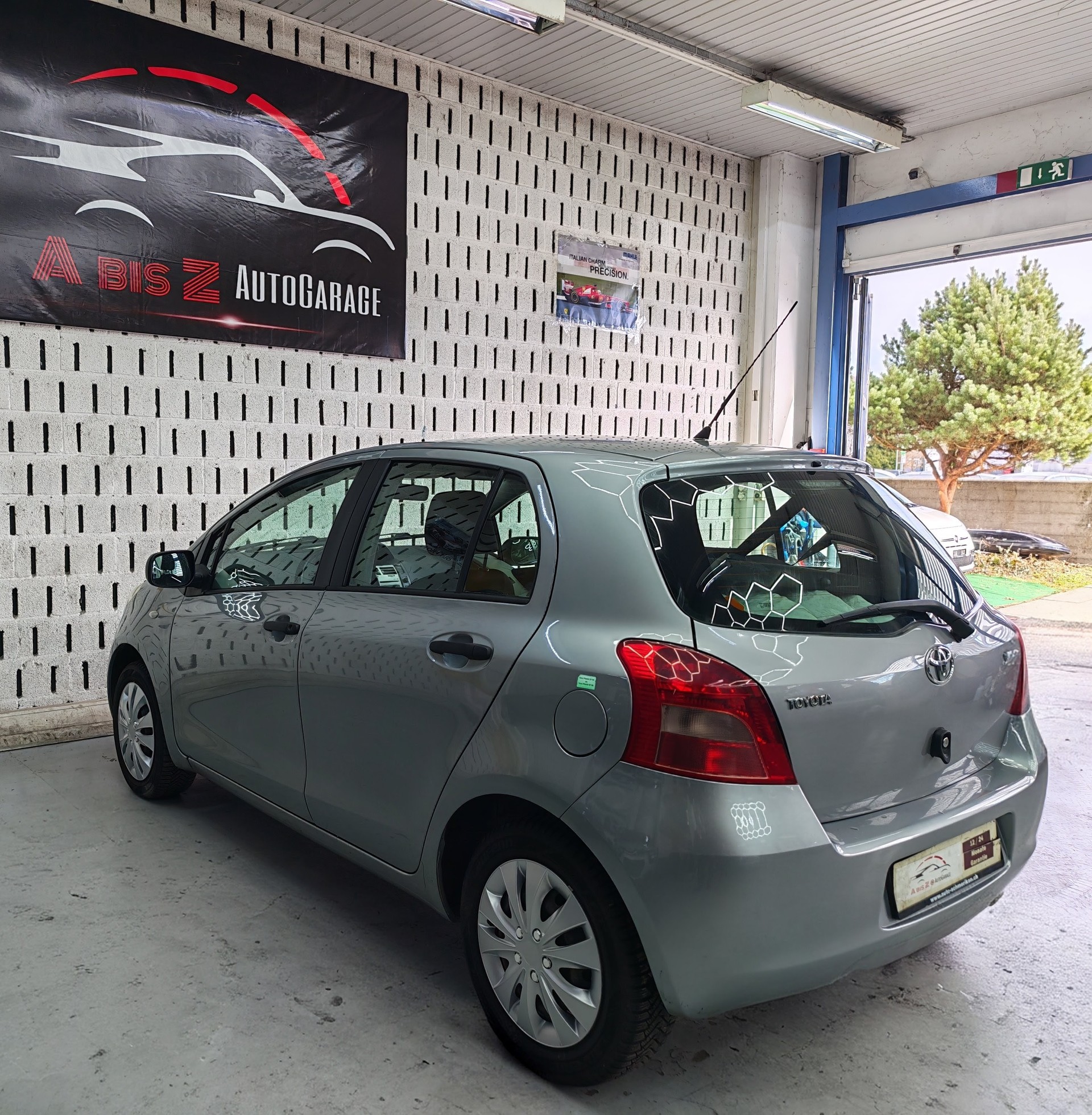 TOYOTA Yaris 1.0 Linea Luna-image-3