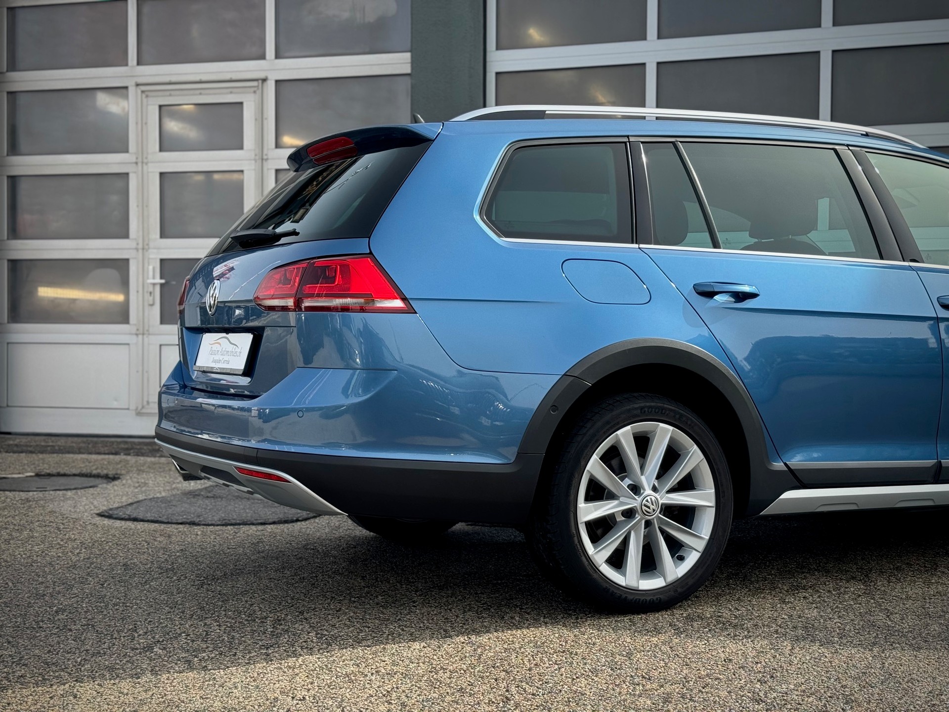 VW Golf 2.0 TDI Alltrack 4Motion - Véhicule Suisse (CH)-image-3