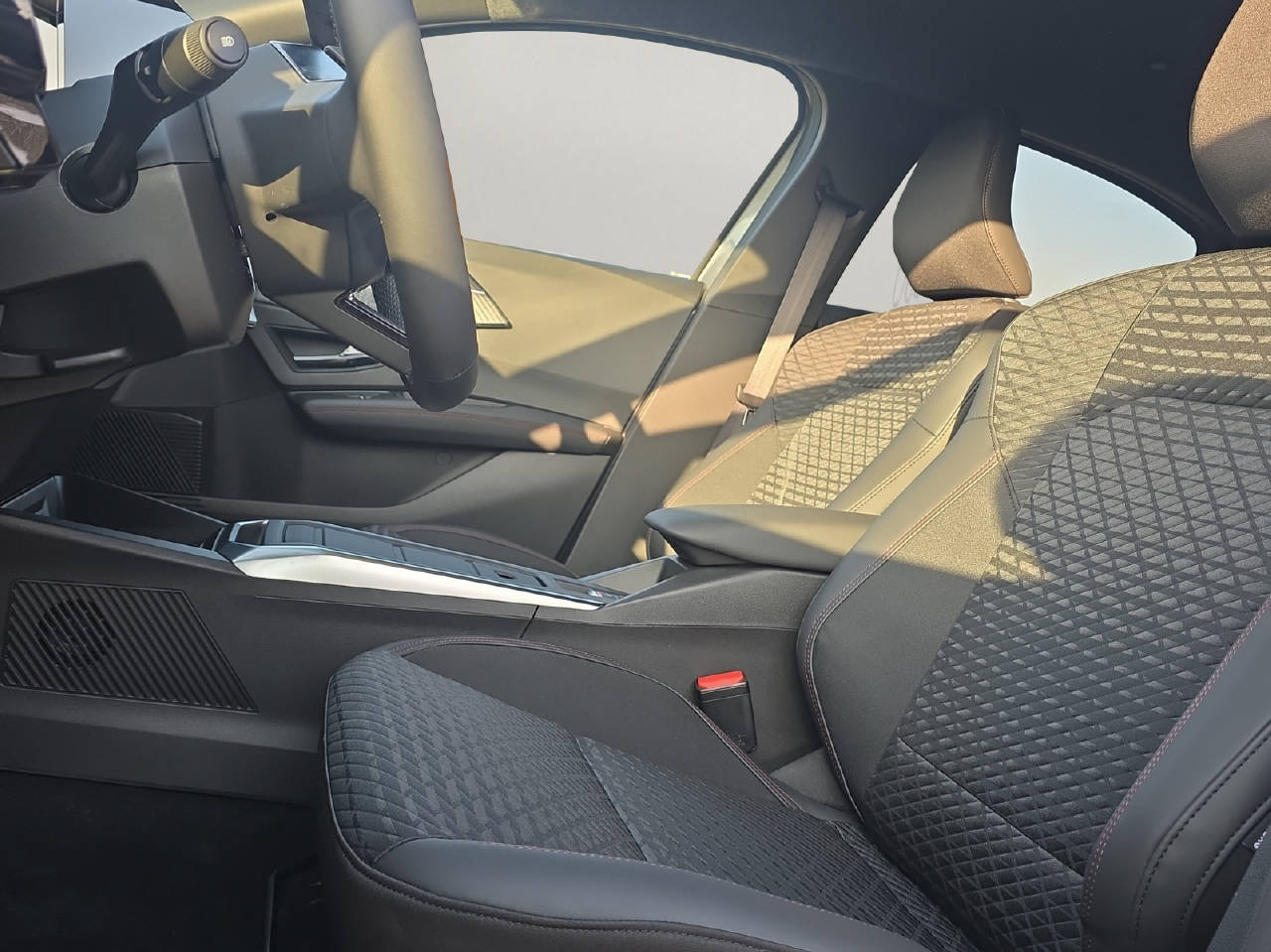 RENAULT Clio 1.8 E-Tech techno-image-8