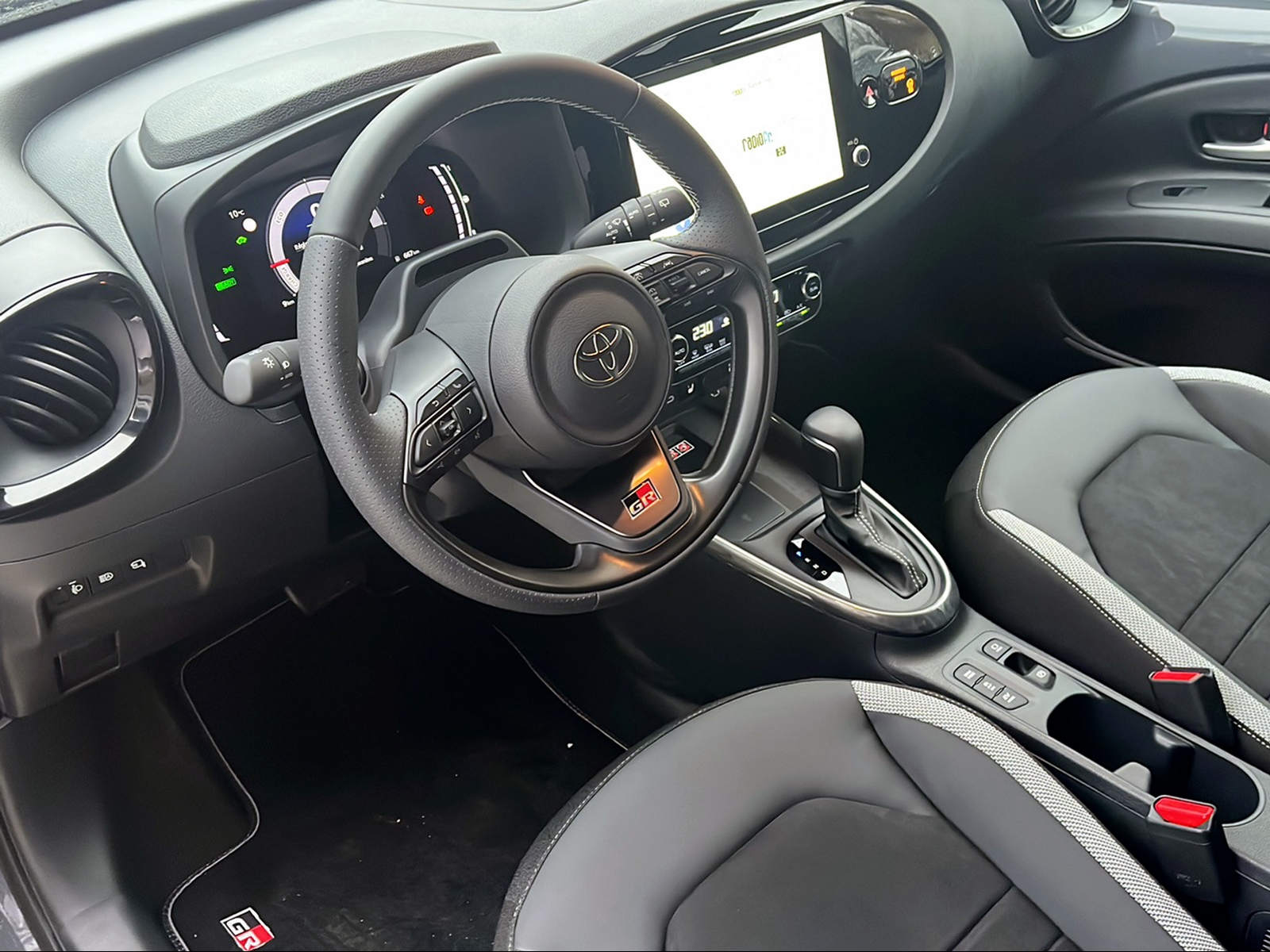 TOYOTA Aygo X 1.5 GR Sport e-CVT-image-5