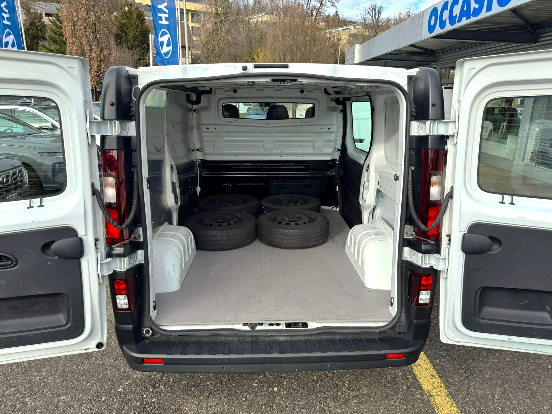 RENAULT Trafic dCi120 2.0 Bus L1H1-image-15