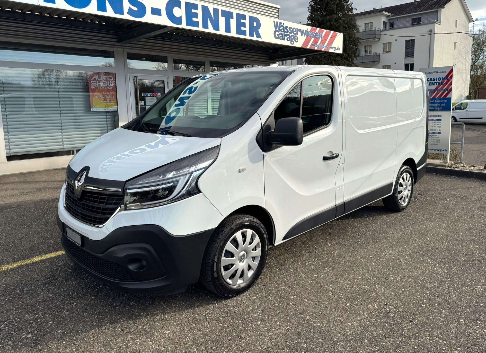 RENAULT Trafic dCi120 2.0 Bus L1H1-image-0
