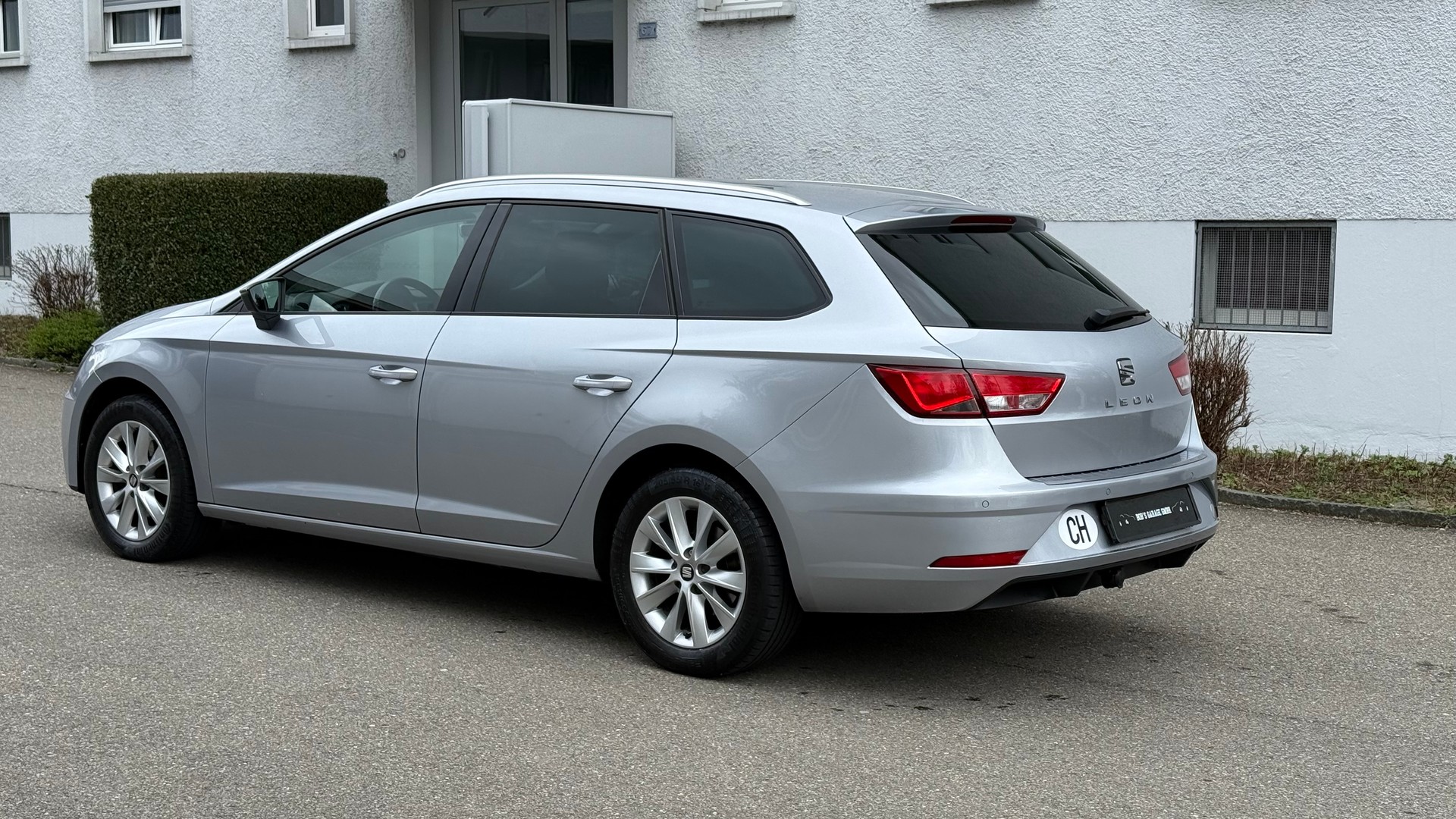 SEAT Leon ST 1.6 TDI CR Style DSG-image-9
