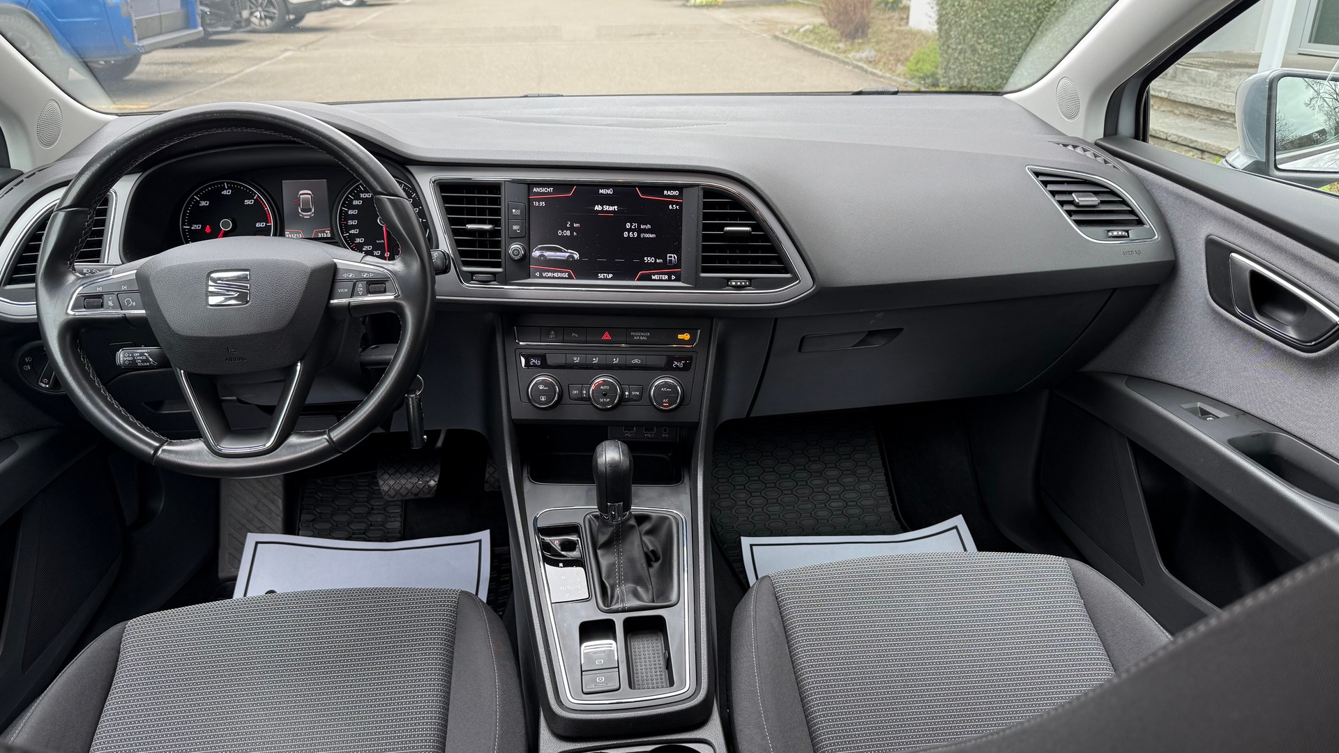 SEAT Leon ST 1.6 TDI CR Style DSG-image-12