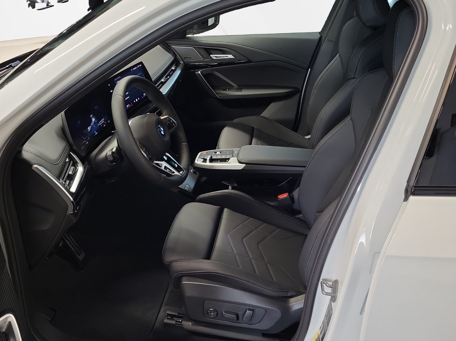 BMW iX1 eDrive 20 M Sport-image-9