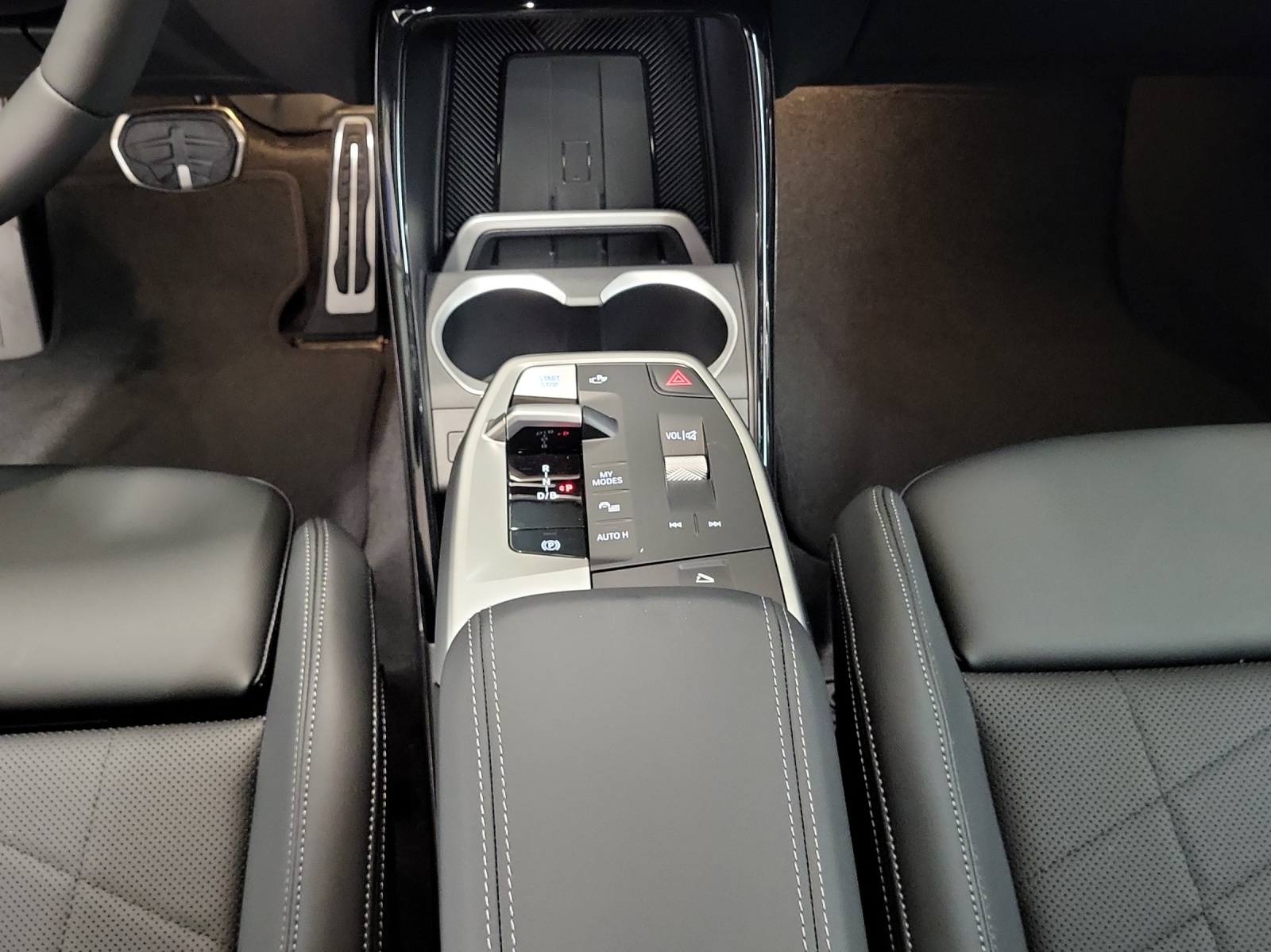 BMW iX1 eDrive 20 M Sport-image-17