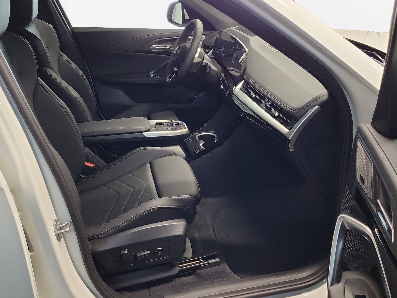 BMW iX1 eDrive 20 M Sport-image-10