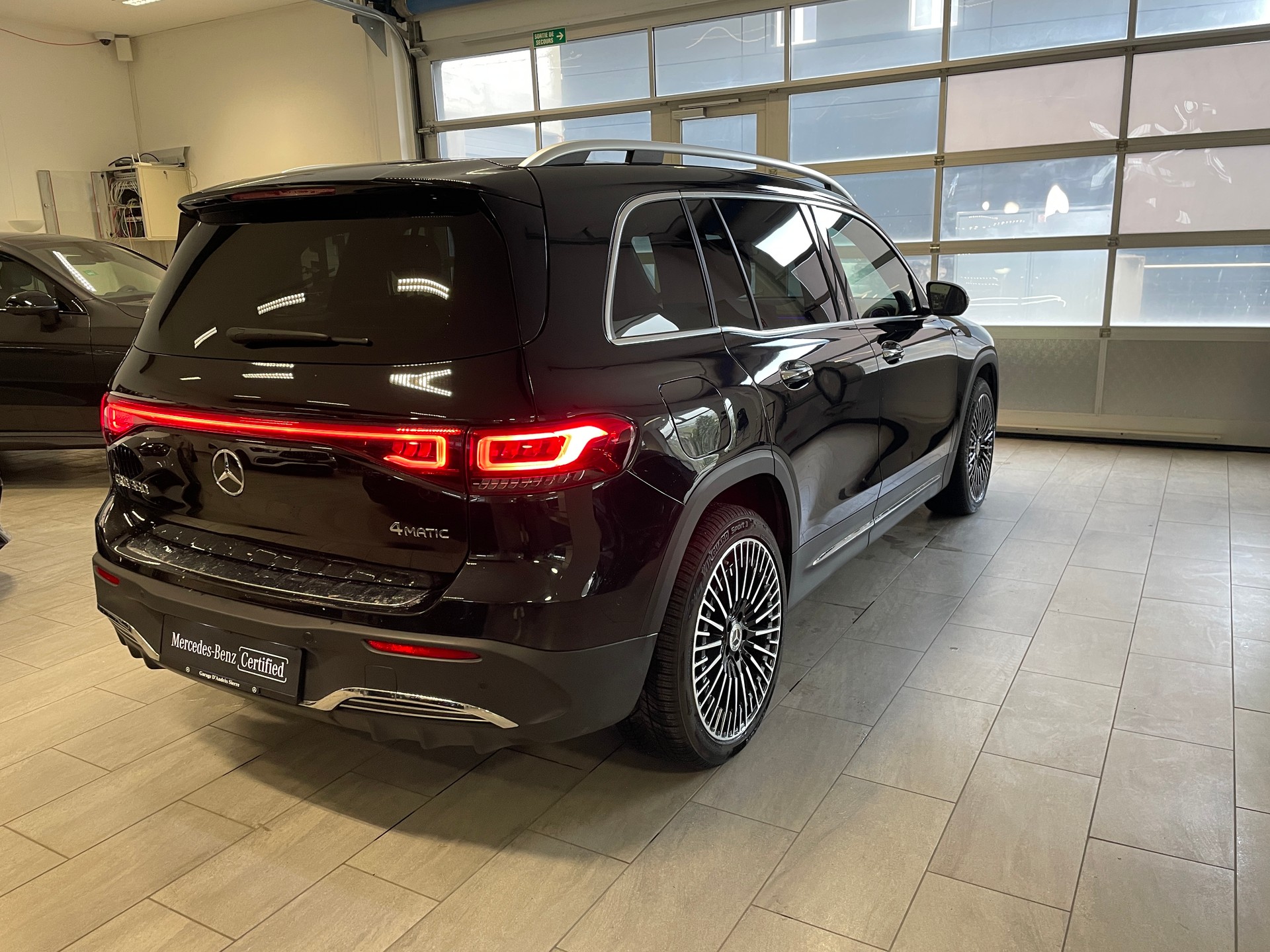 MERCEDES-BENZ EQB 350 AMG Line 4Matic-image-4