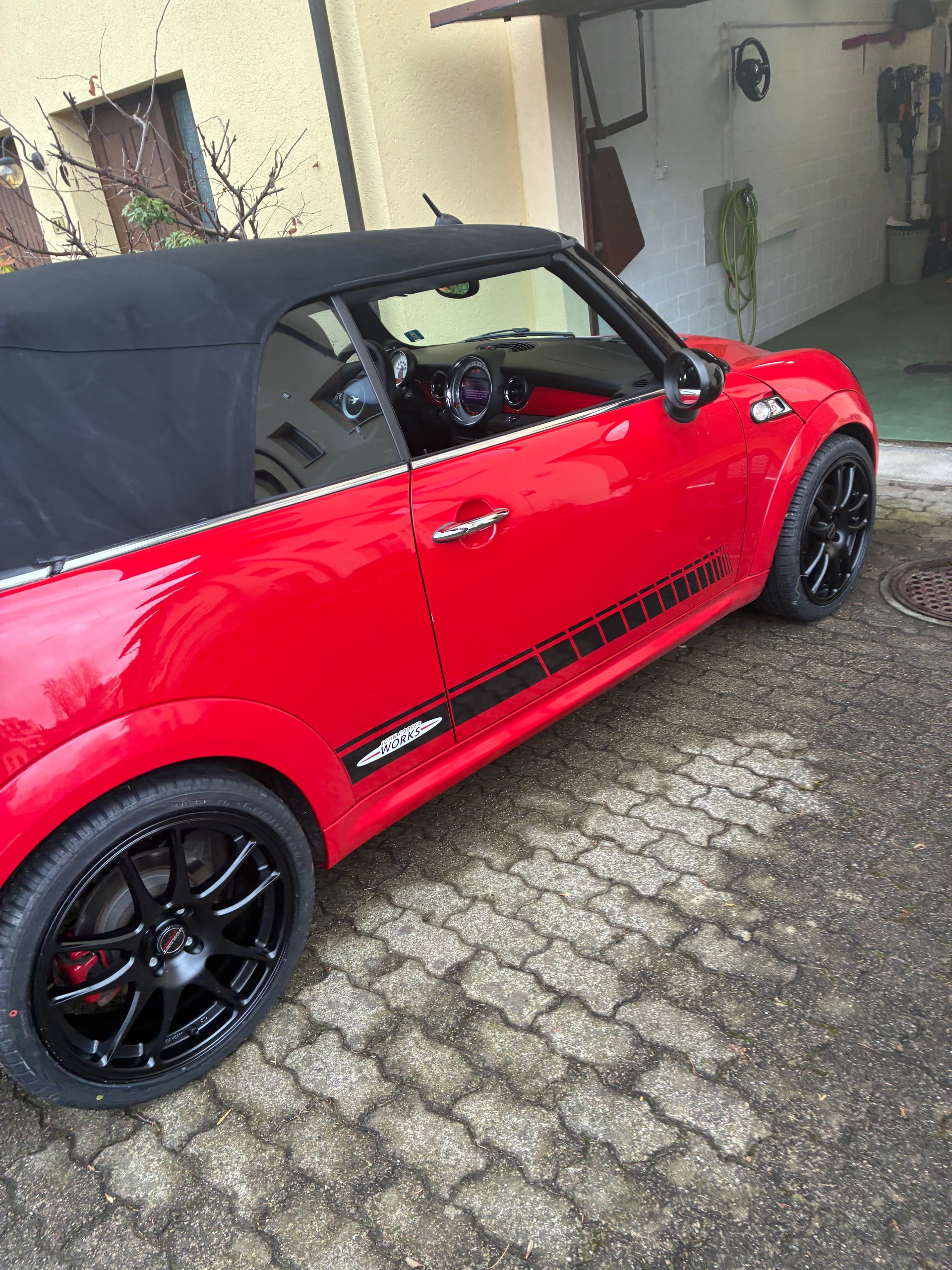 MINI Cooper Cabriolet-image-3